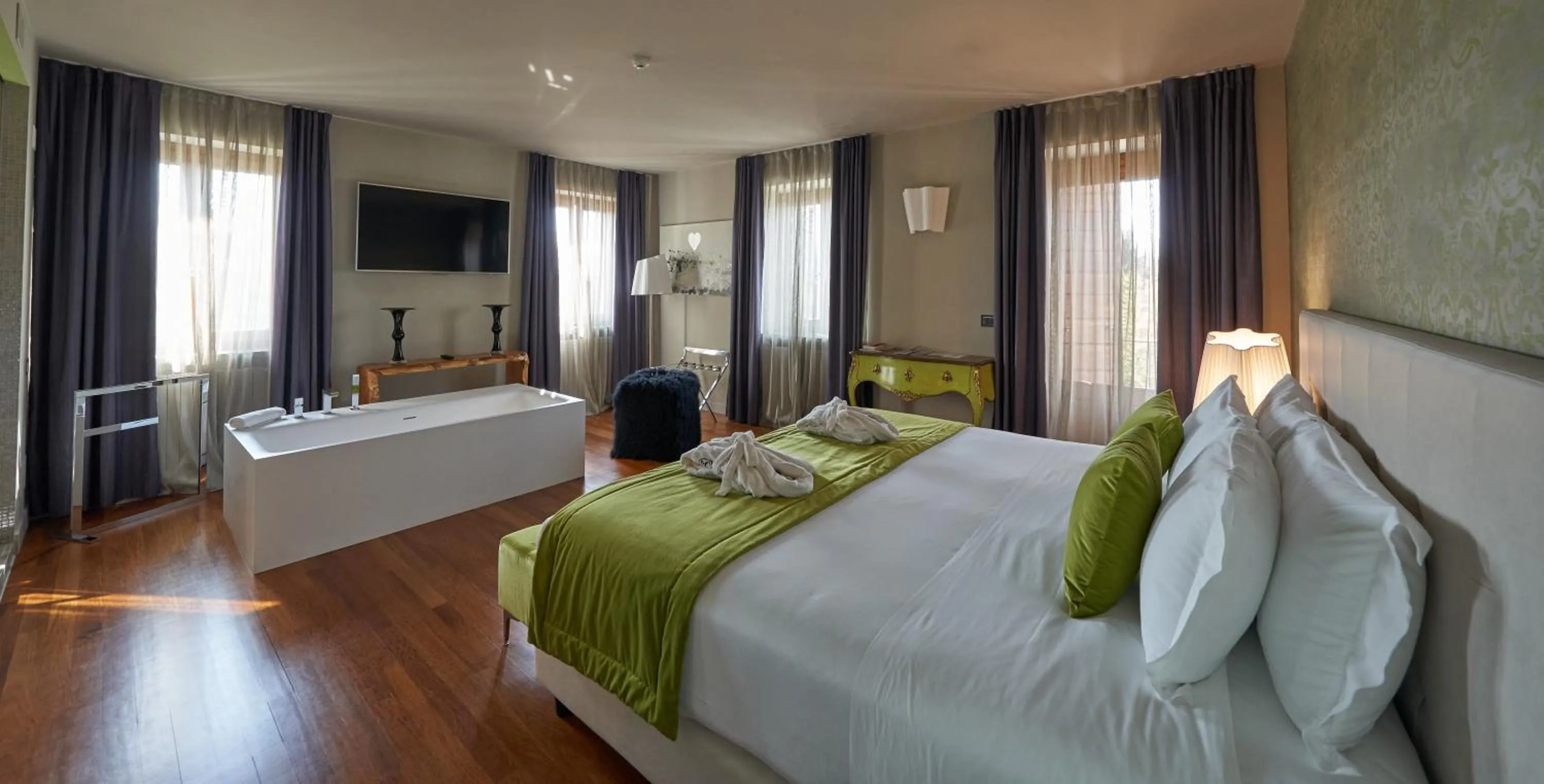 Photo of the whole room, Bed in Relais Santo Stefano