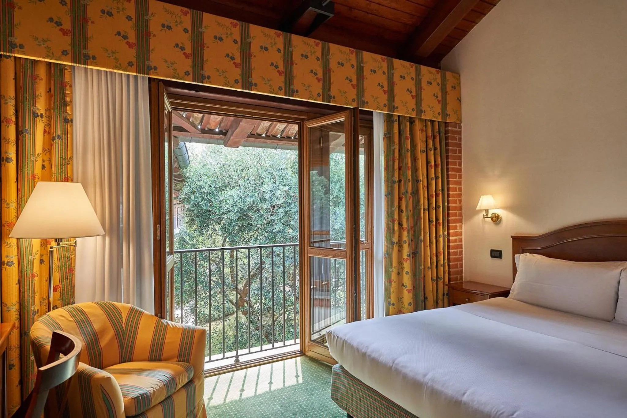 Garden view, Bed in Relais Santo Stefano