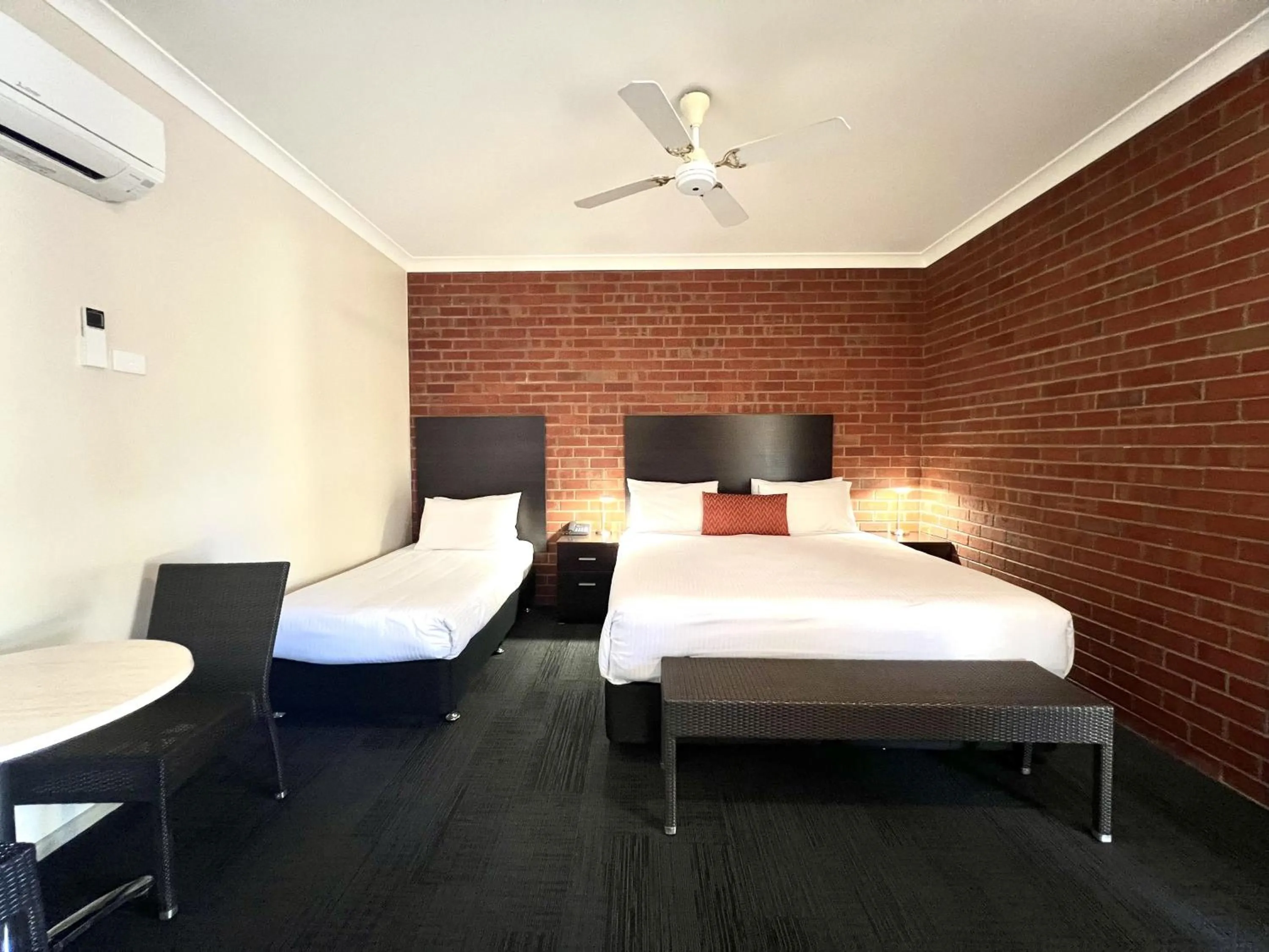 Bed in Burke And Wills Motor Inn Swan Hill