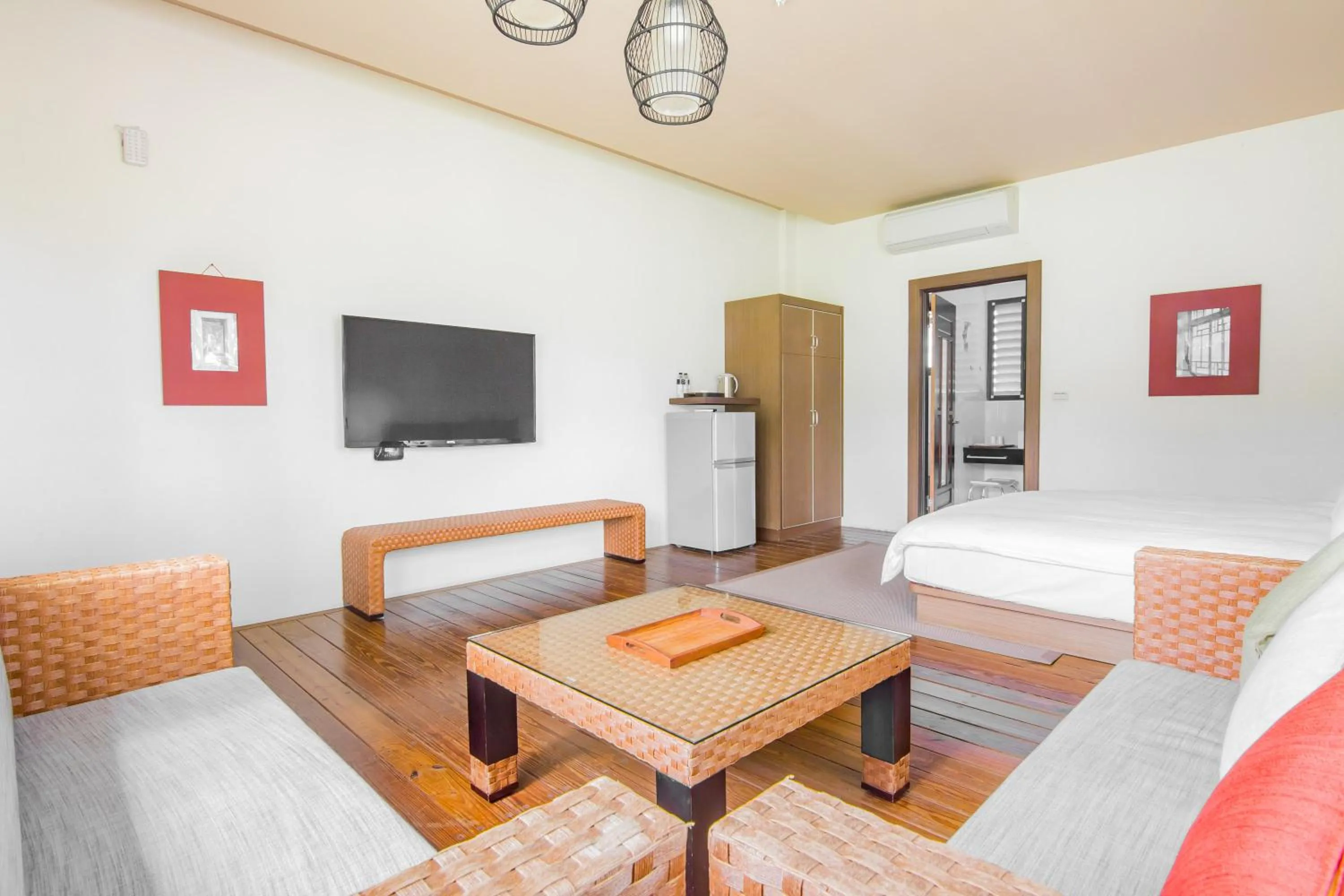 Photo of the whole room in Ville Greensward