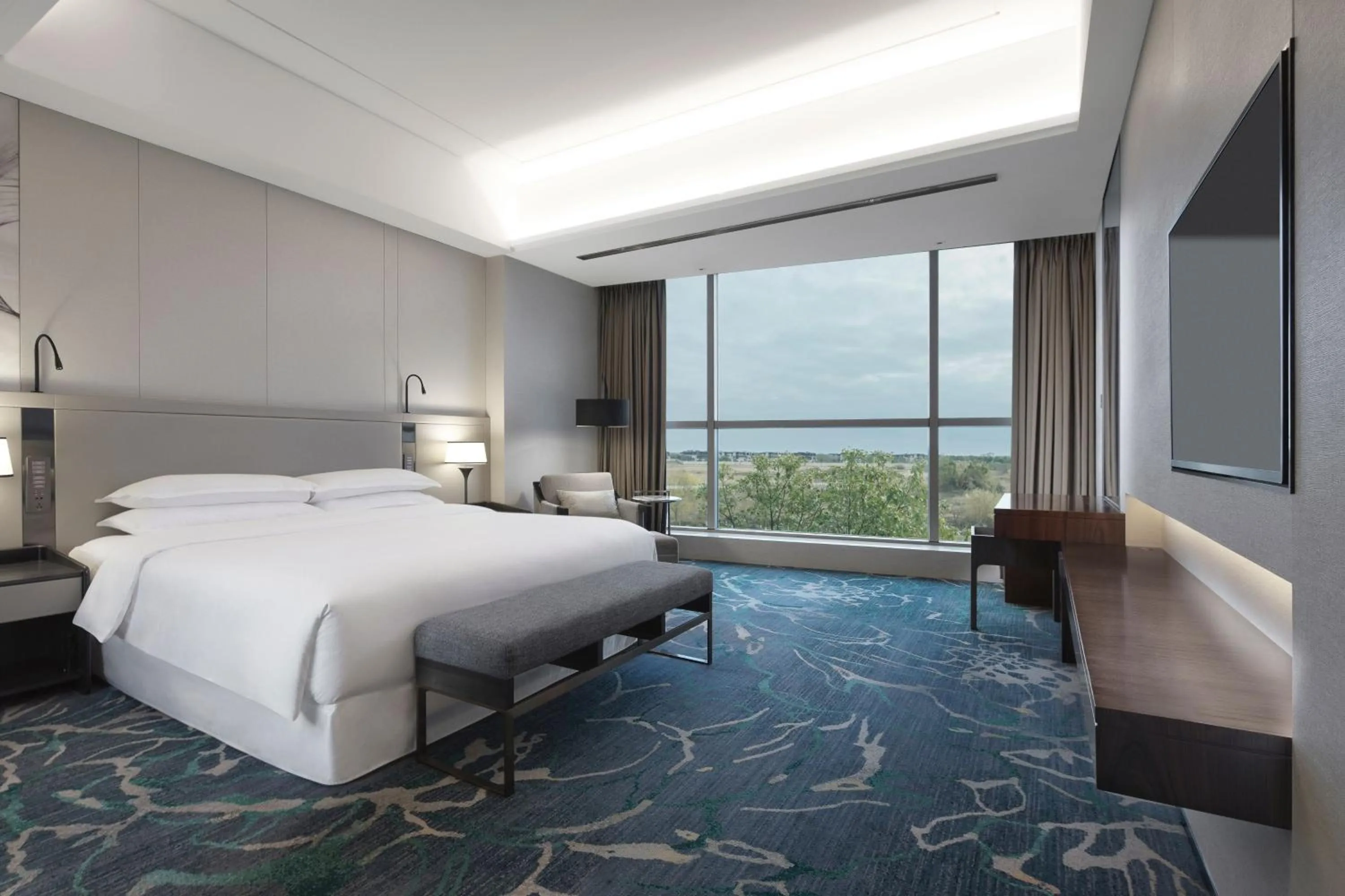 Bedroom, Bed in Sheraton Shanghai Chongming Hotel