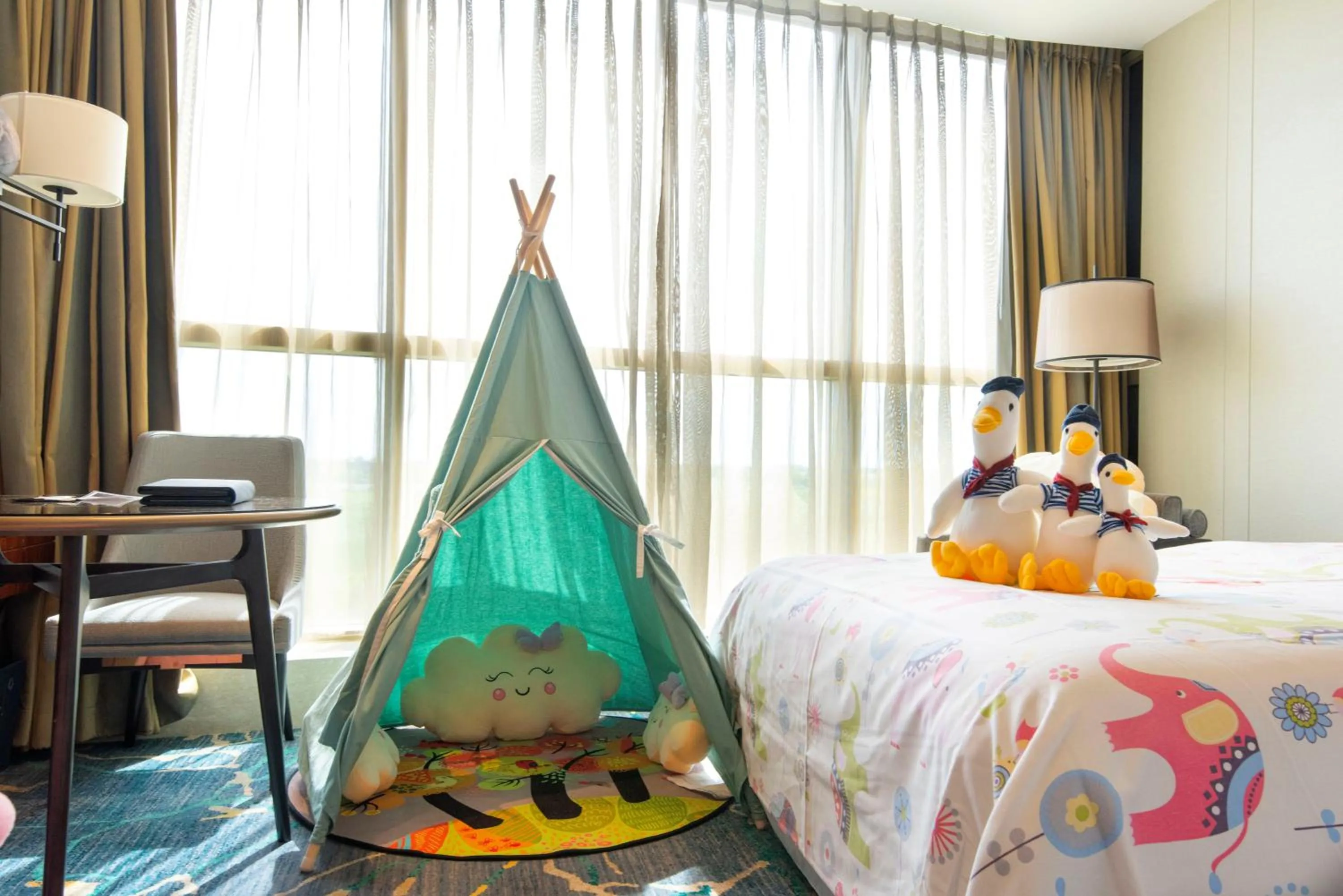 Bed in Sheraton Shanghai Chongming Hotel