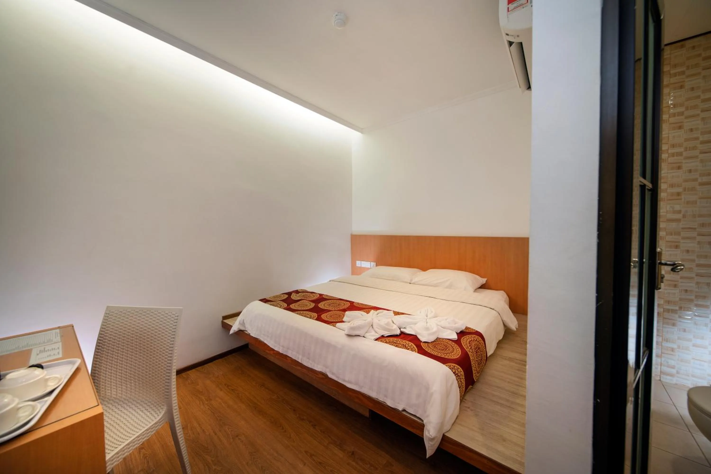 Photo of the whole room, Bed in 1 Million Hotel