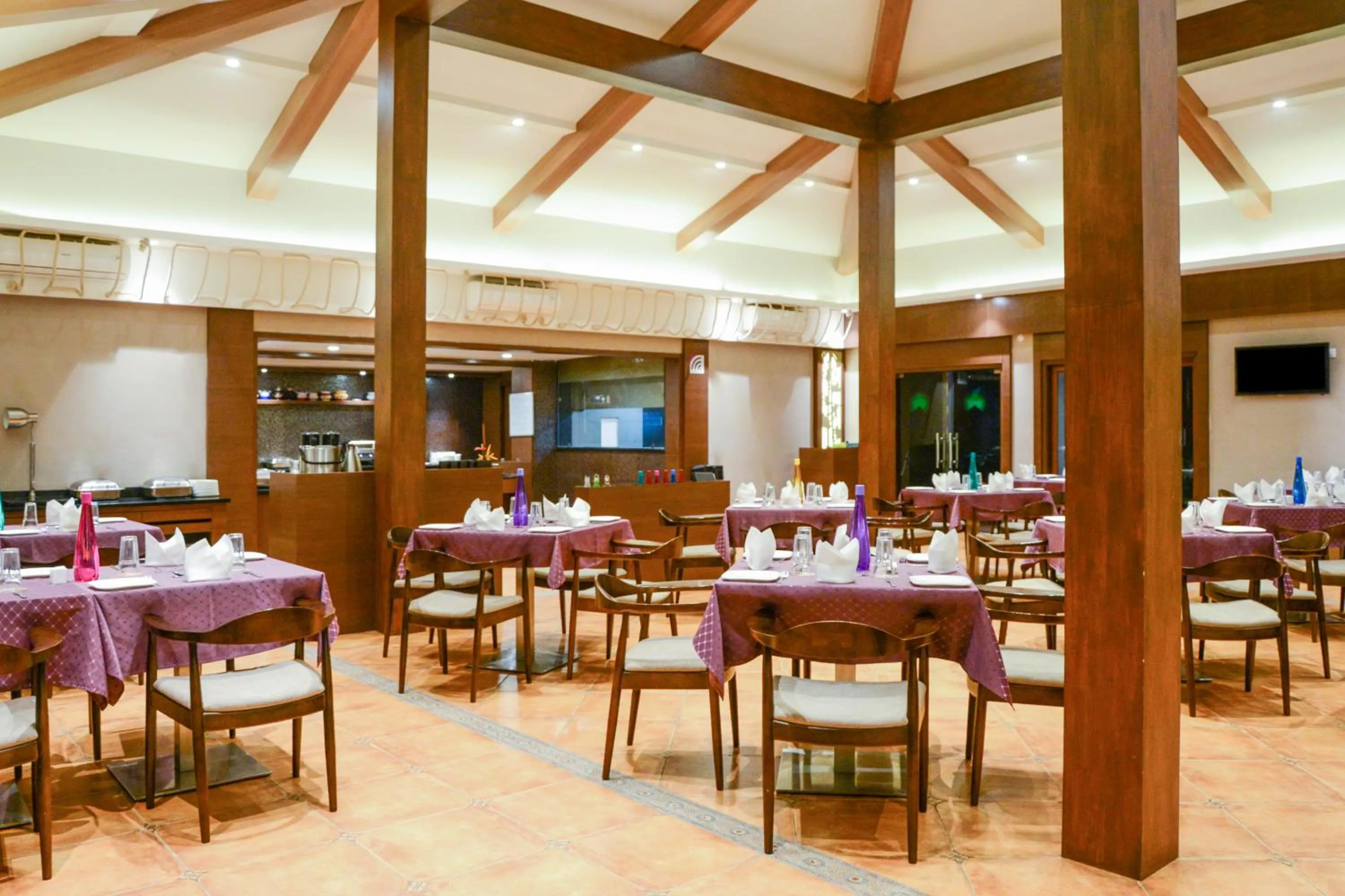 Restaurant/places to eat in Purple Palms Resort & Spa