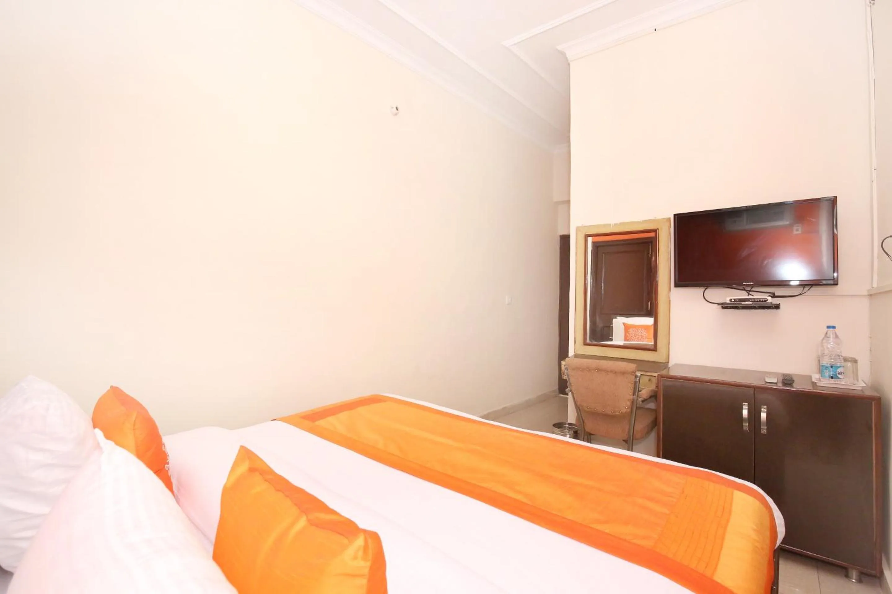 Bedroom in Hotel O Amar Inn