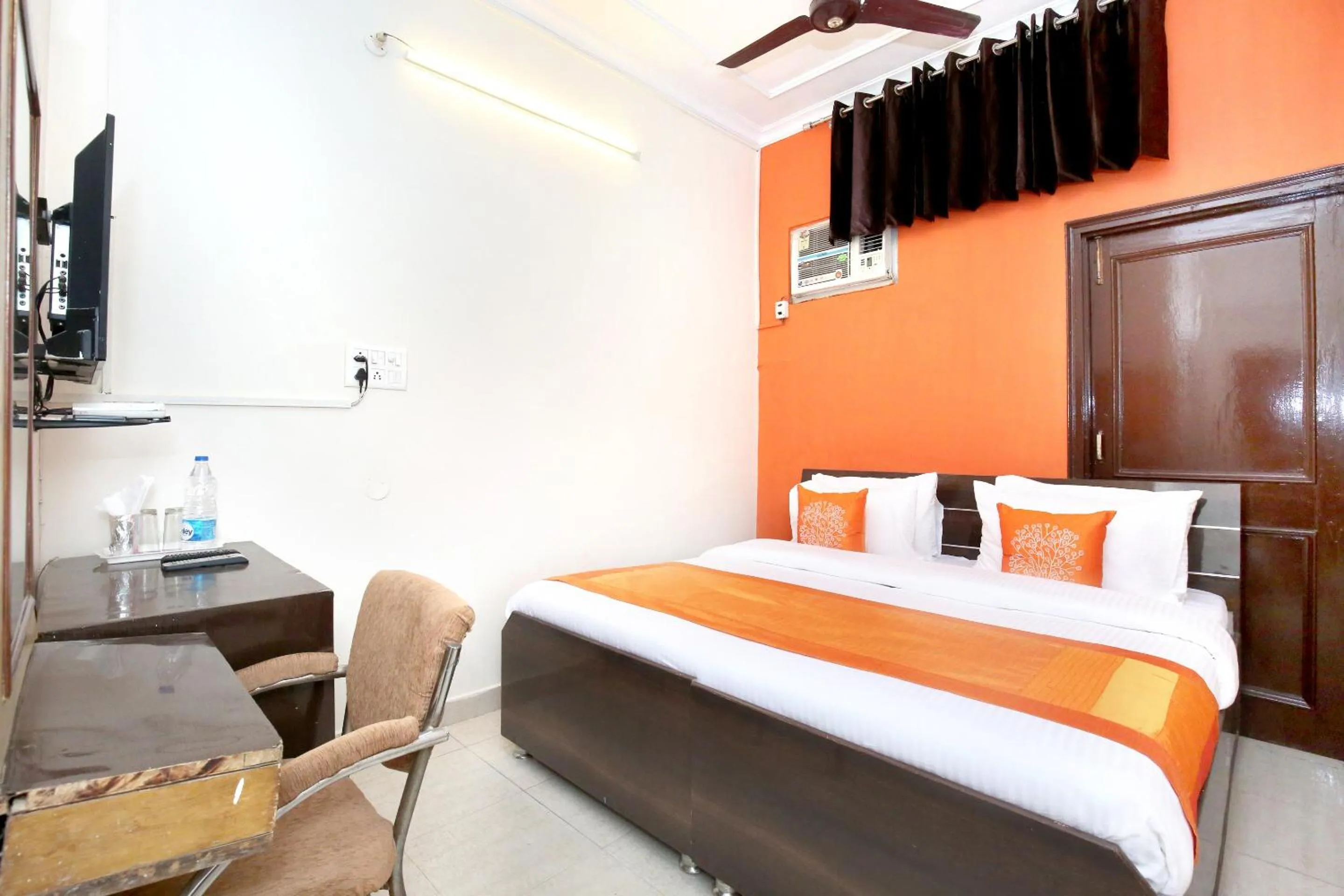 Bedroom in Hotel O Amar Inn