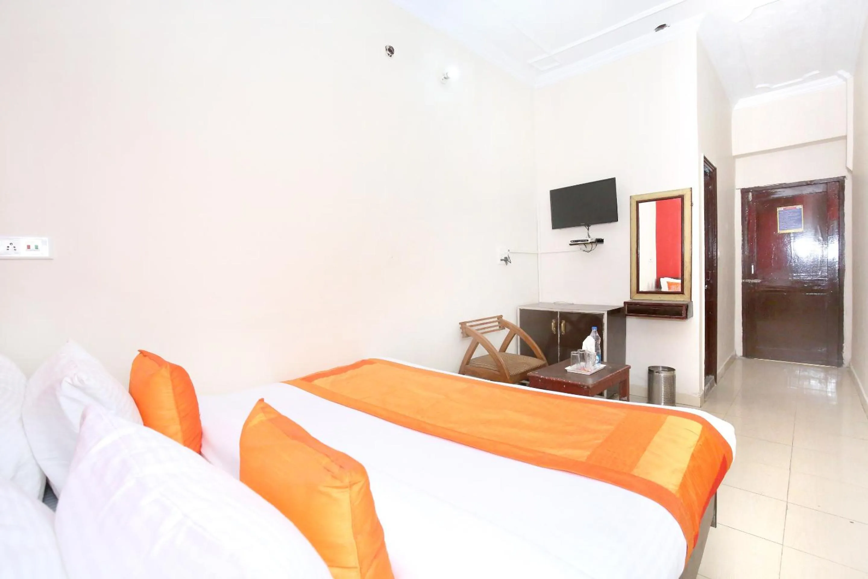 Bedroom in Hotel O Amar Inn