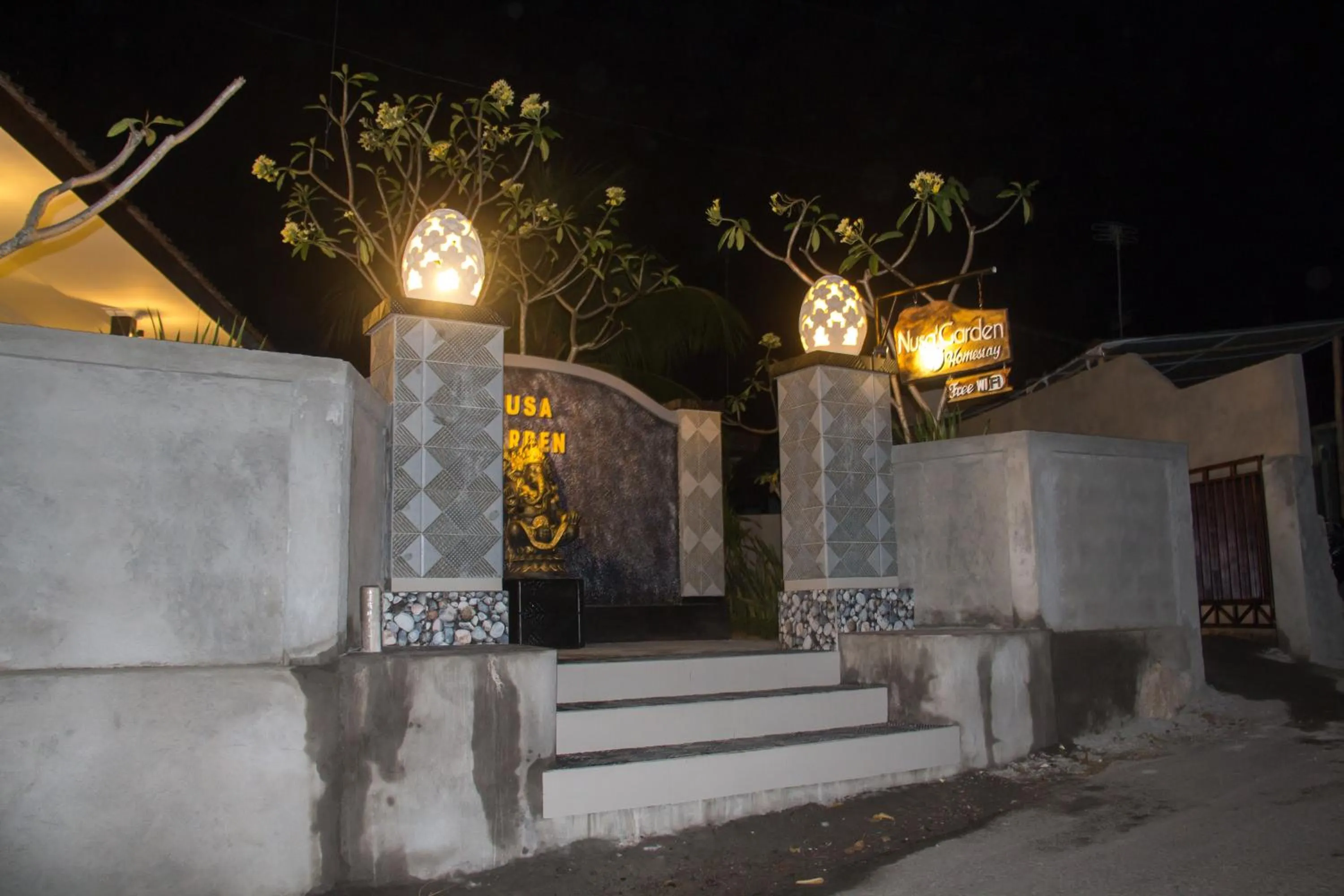 Property building in Nusa Garden Homestay