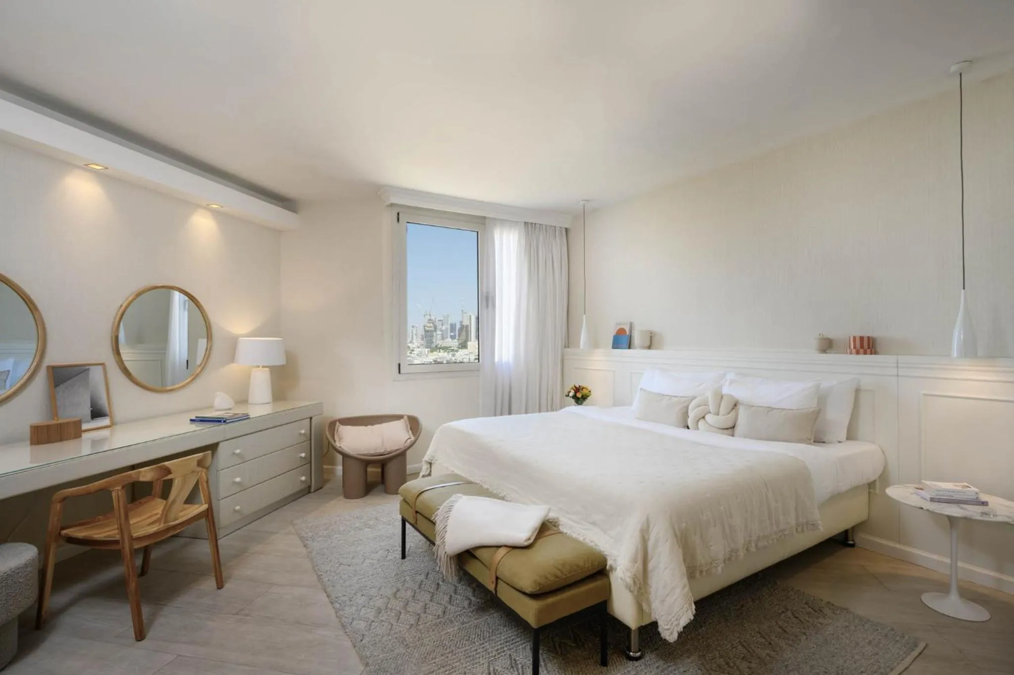 Bedroom, Bed in Carlton Tel Aviv Hotel – Luxury on the Beach