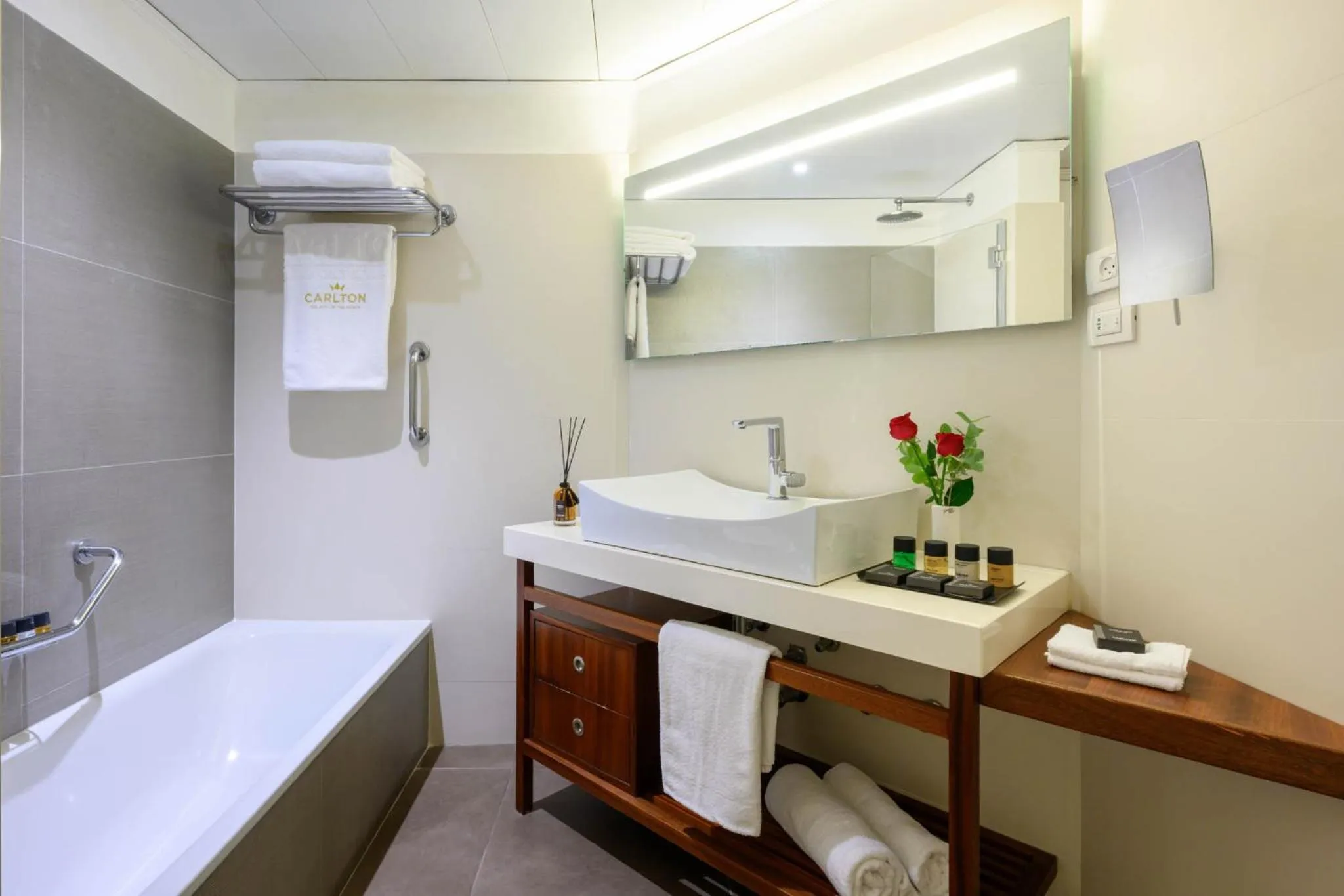 Bathroom in Carlton Tel Aviv Hotel – Luxury on the Beach