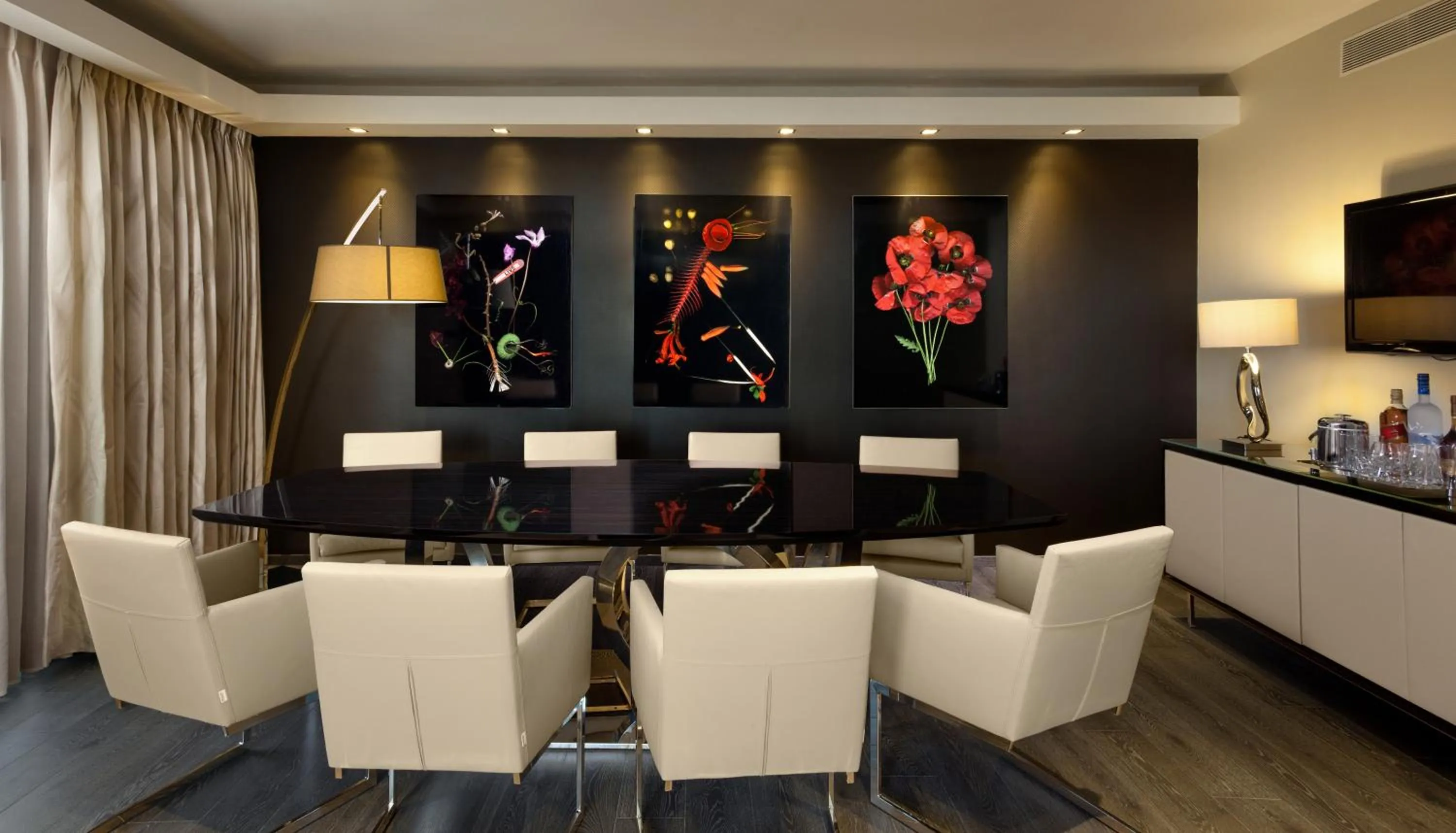 Living room in Carlton Tel Aviv Hotel – Luxury on the Beach