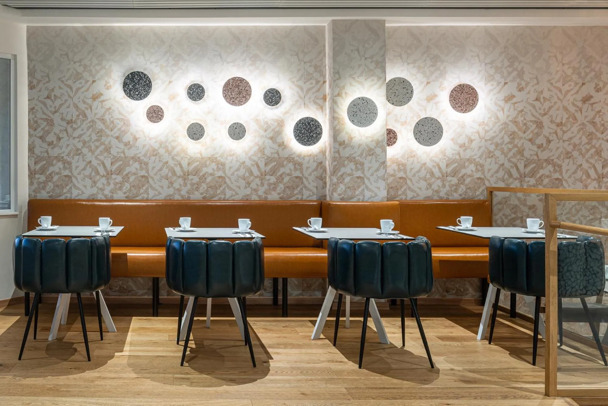 Restaurant/places to eat in Carlton Tel Aviv Hotel – Luxury on the Beach