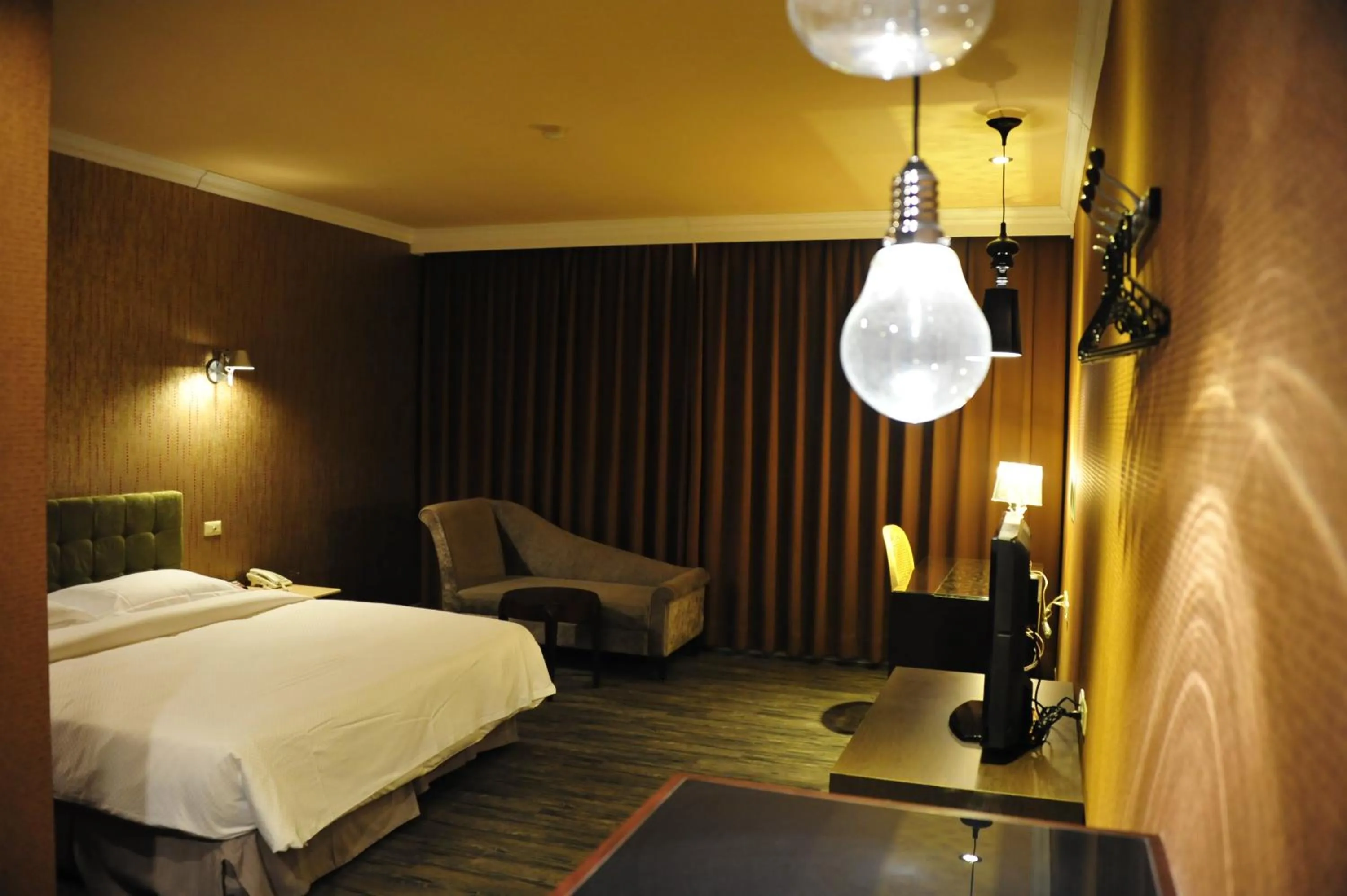 Photo of the whole room, Bed in The Riverside Hotel & Motel