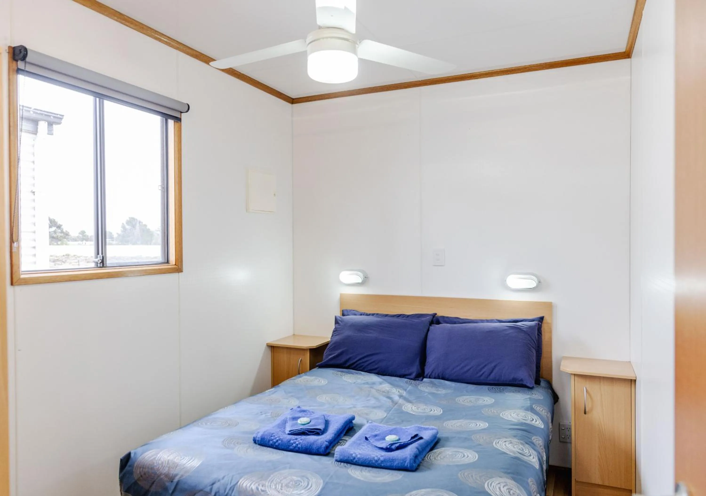 Bedroom, Bed in The Sundowner Cabin & Tourist Park