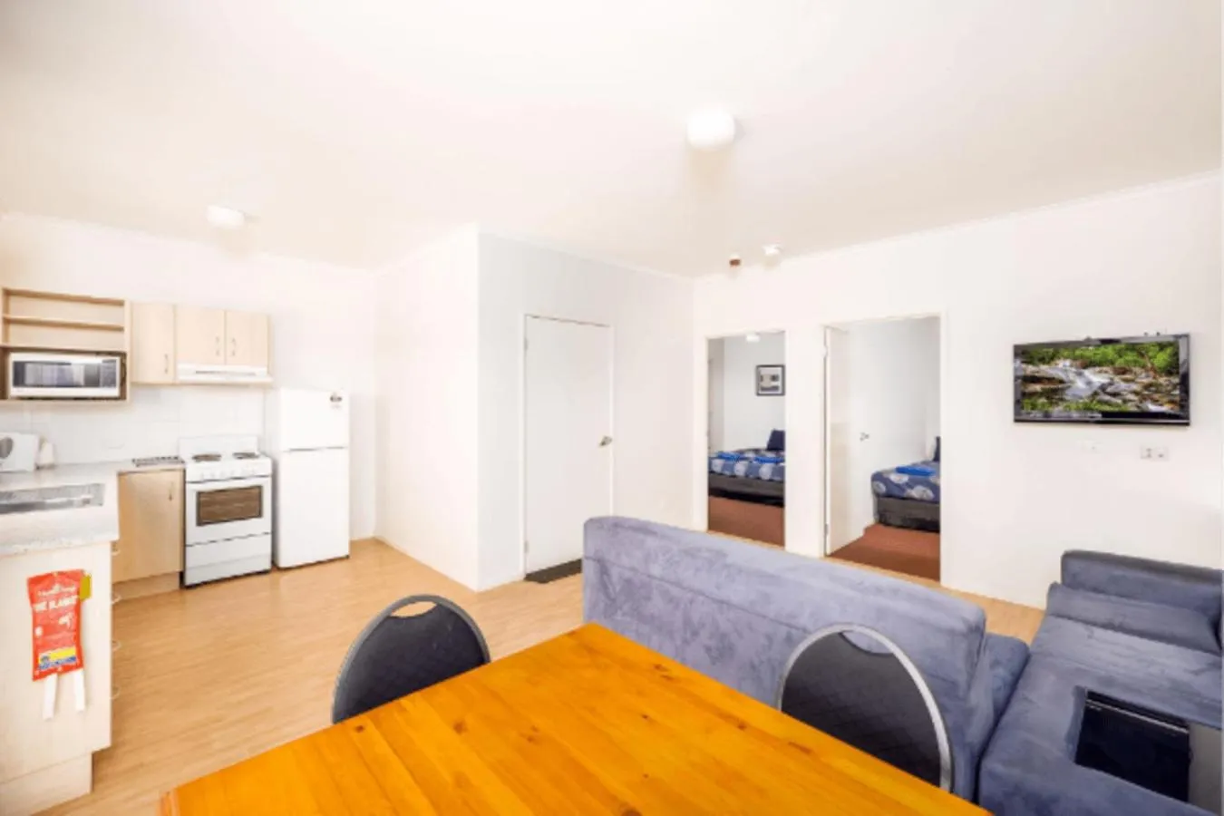 Living room in The Sundowner Cabin & Tourist Park