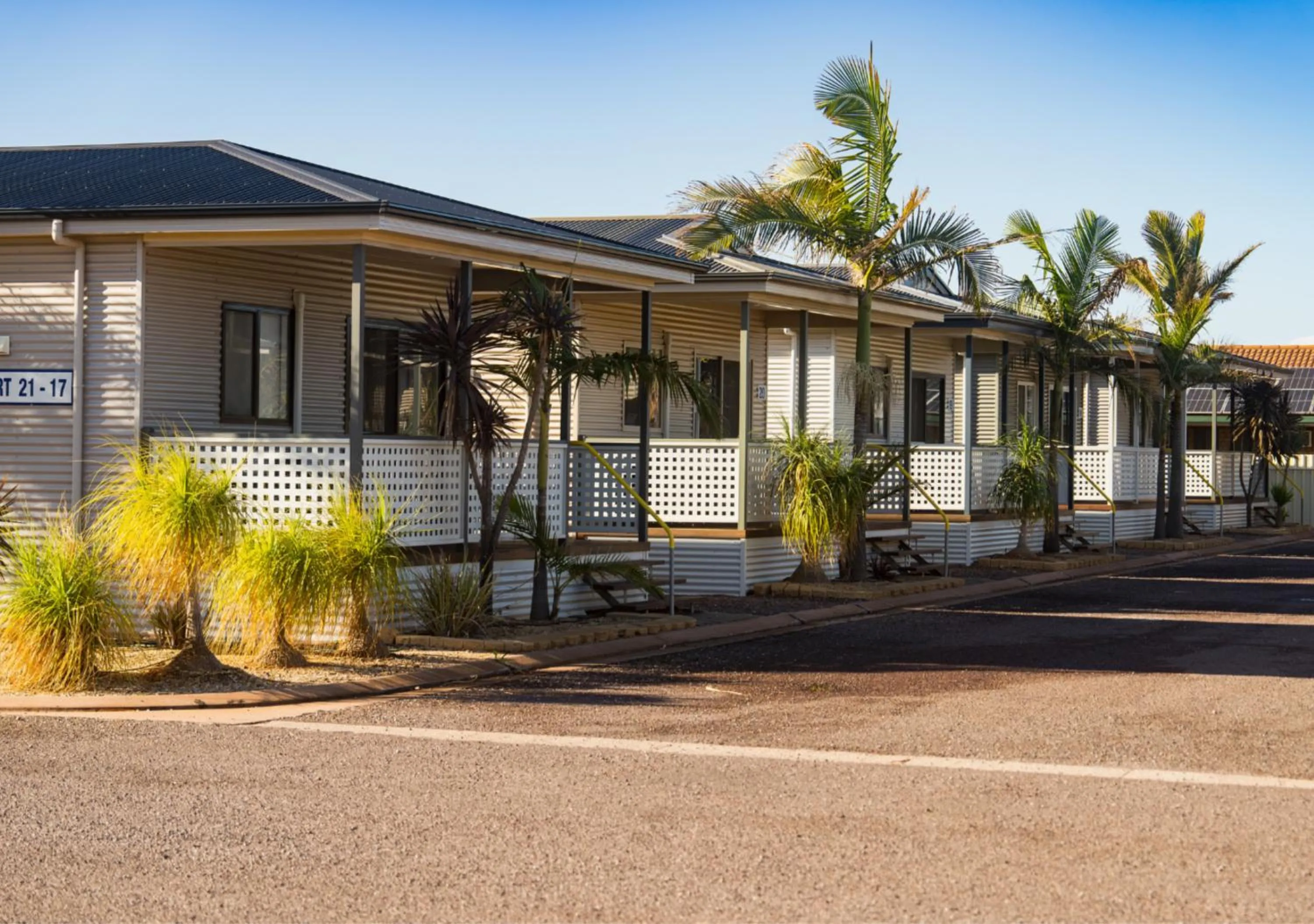 Balcony/Terrace in The Sundowner Cabin & Tourist Park