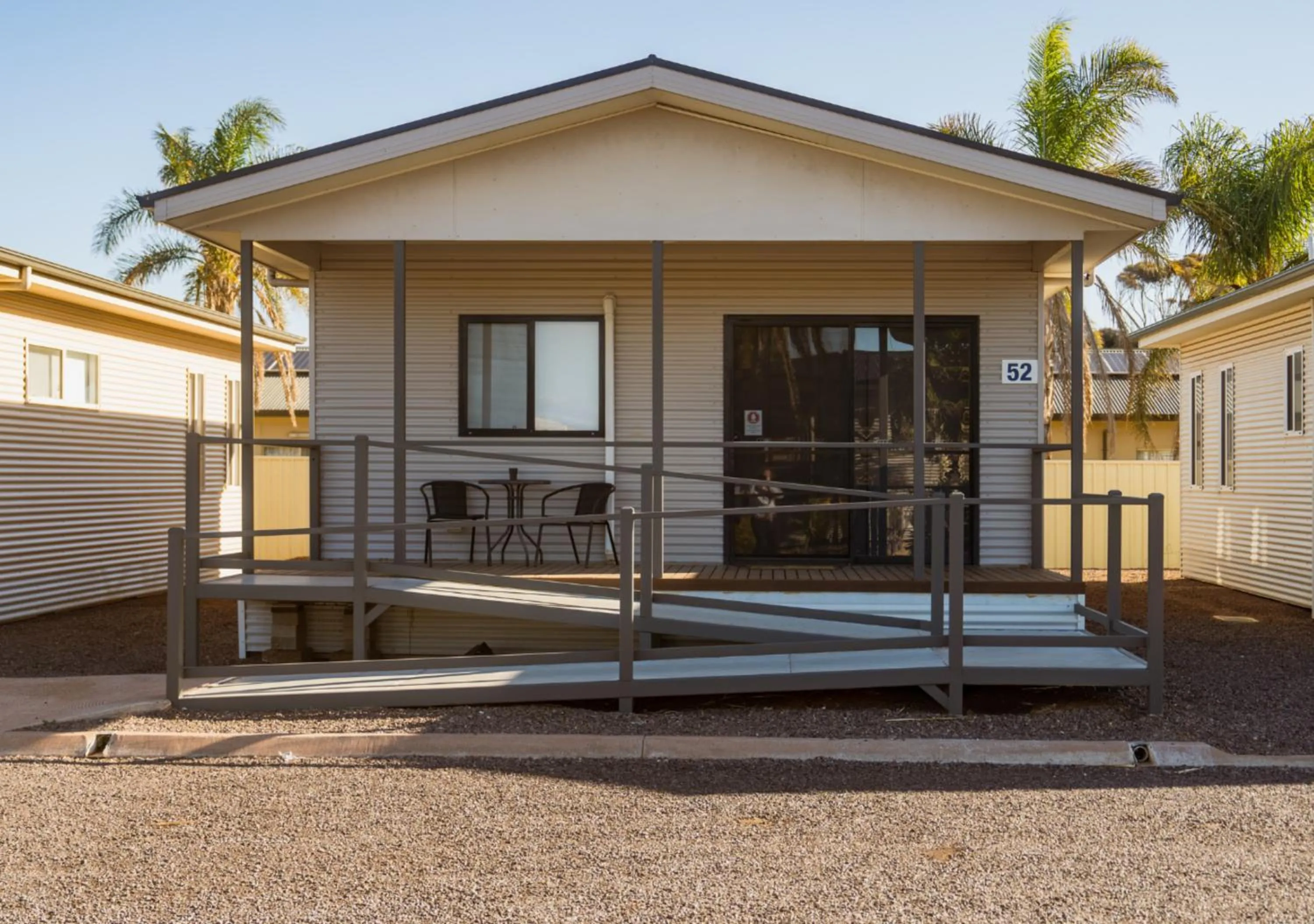 Balcony/Terrace in The Sundowner Cabin & Tourist Park