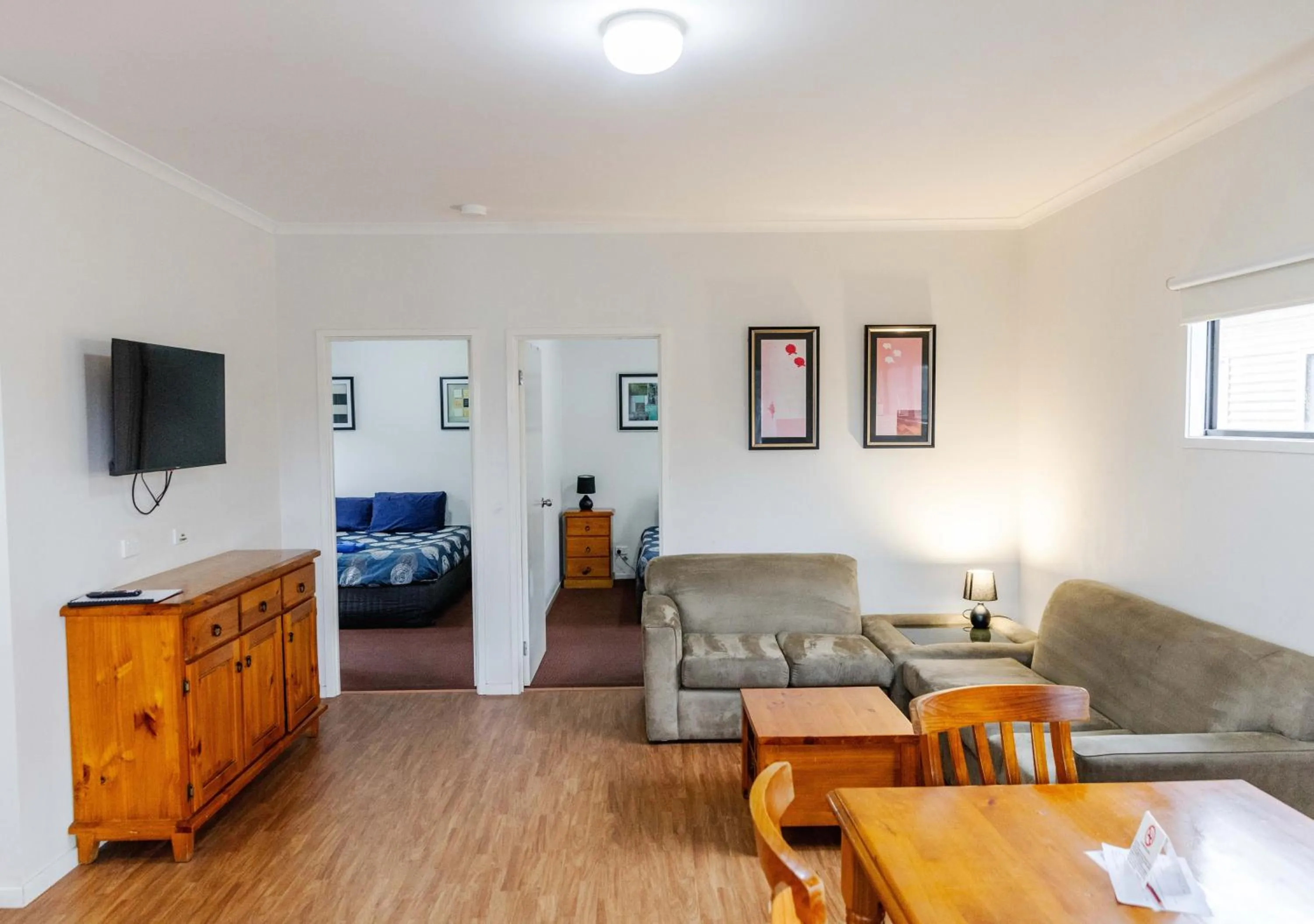 Living room in The Sundowner Cabin & Tourist Park