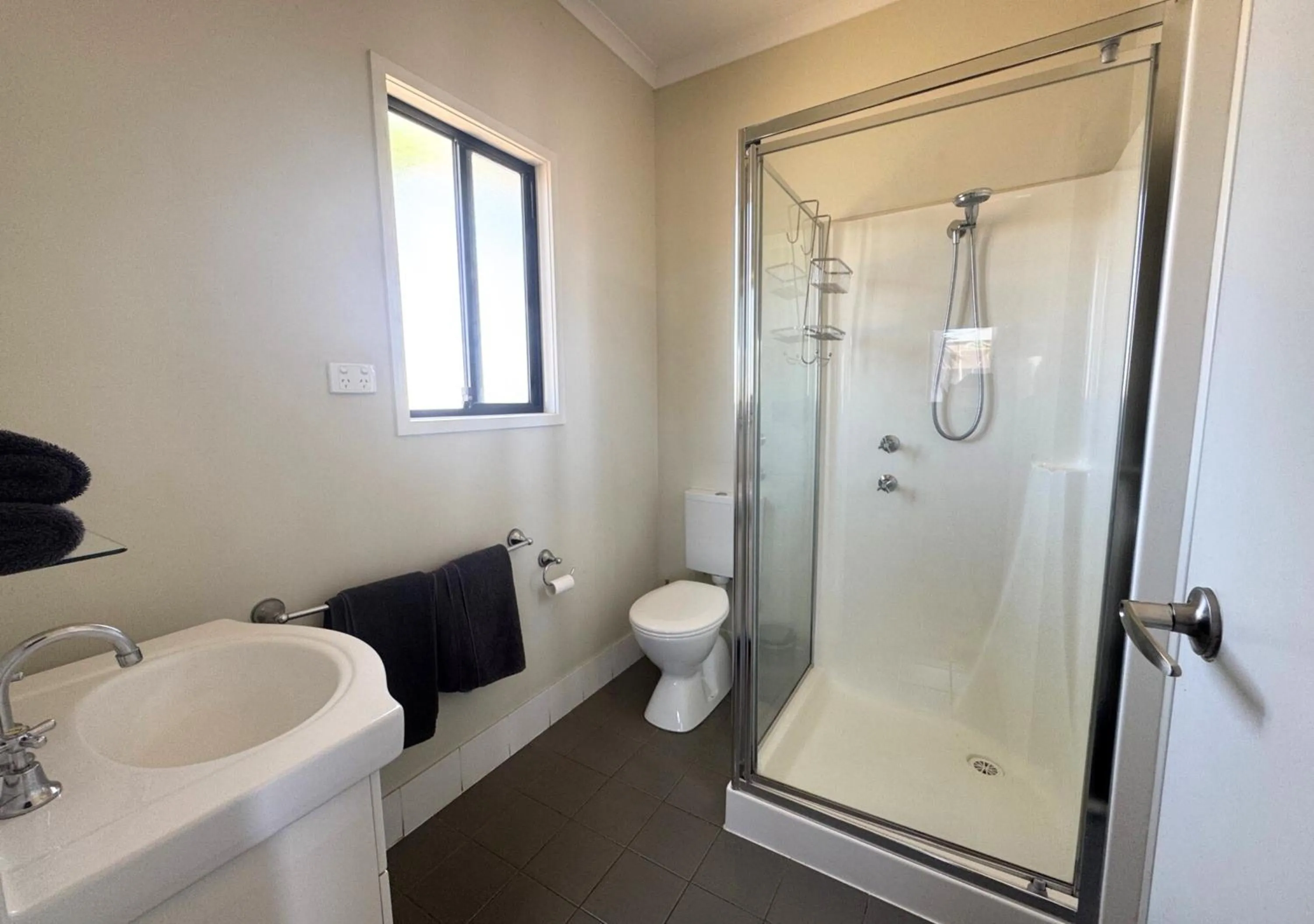 Bathroom in The Sundowner Cabin & Tourist Park