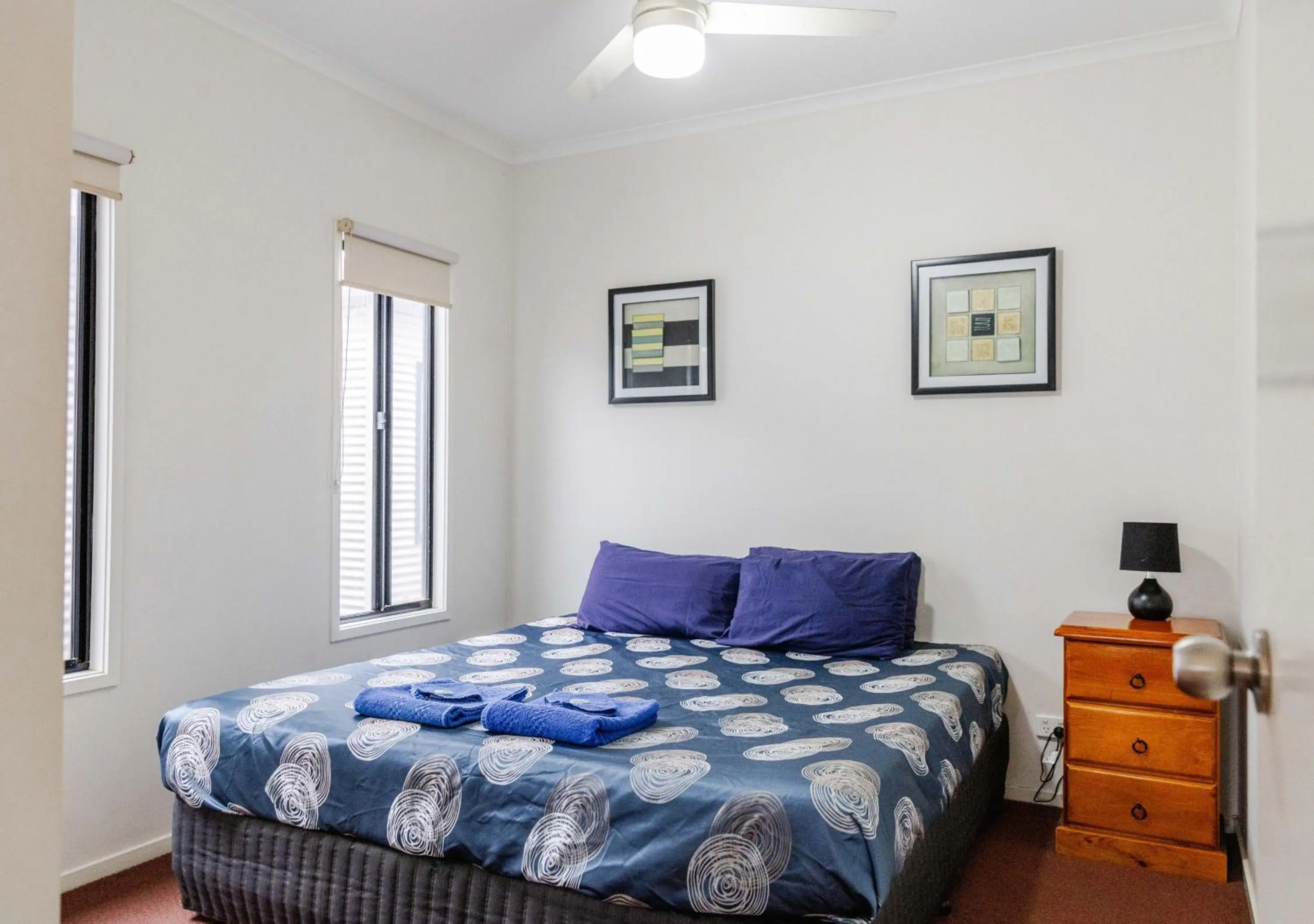 Bedroom, Bed in The Sundowner Cabin & Tourist Park
