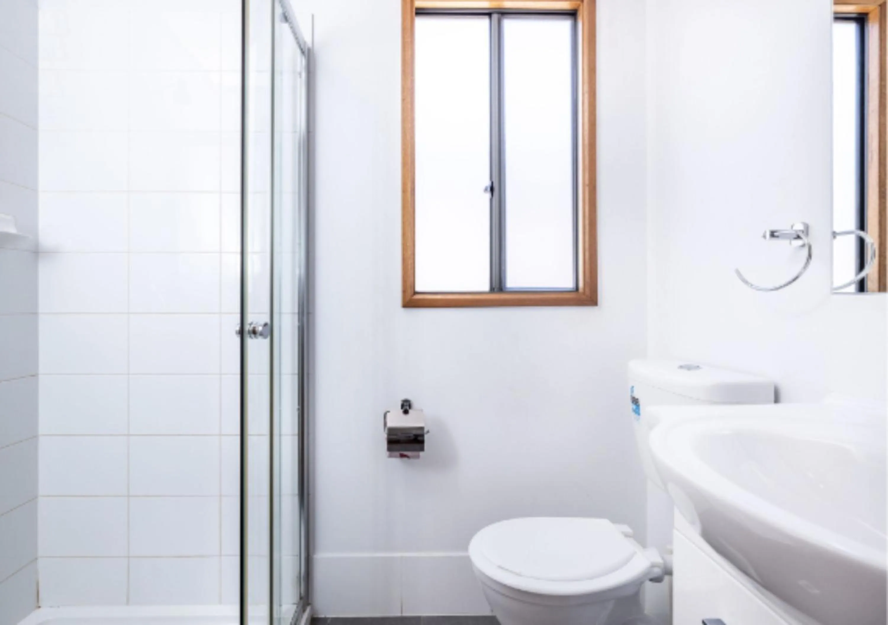 Bathroom in The Sundowner Cabin & Tourist Park