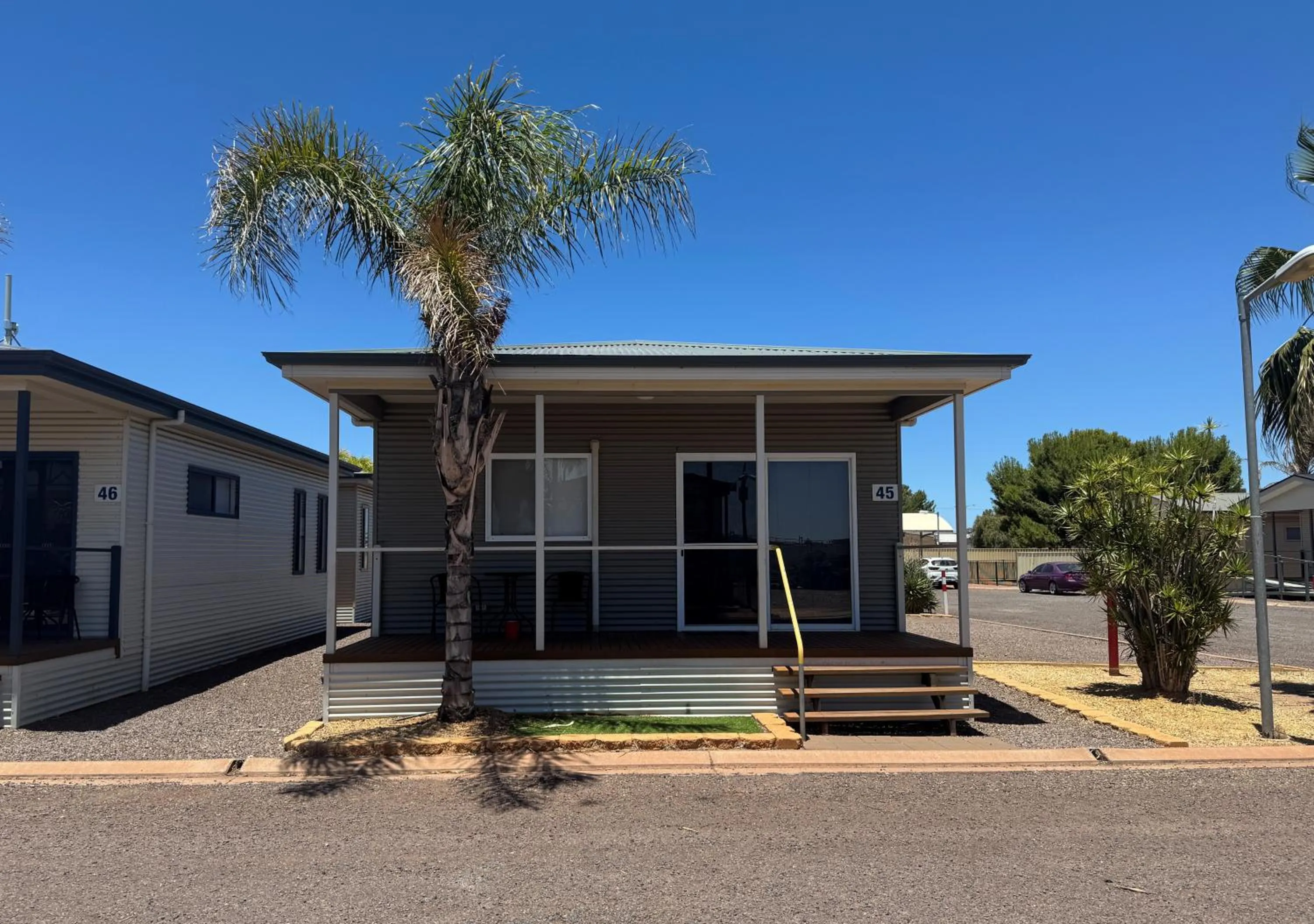 Balcony/Terrace in The Sundowner Cabin & Tourist Park