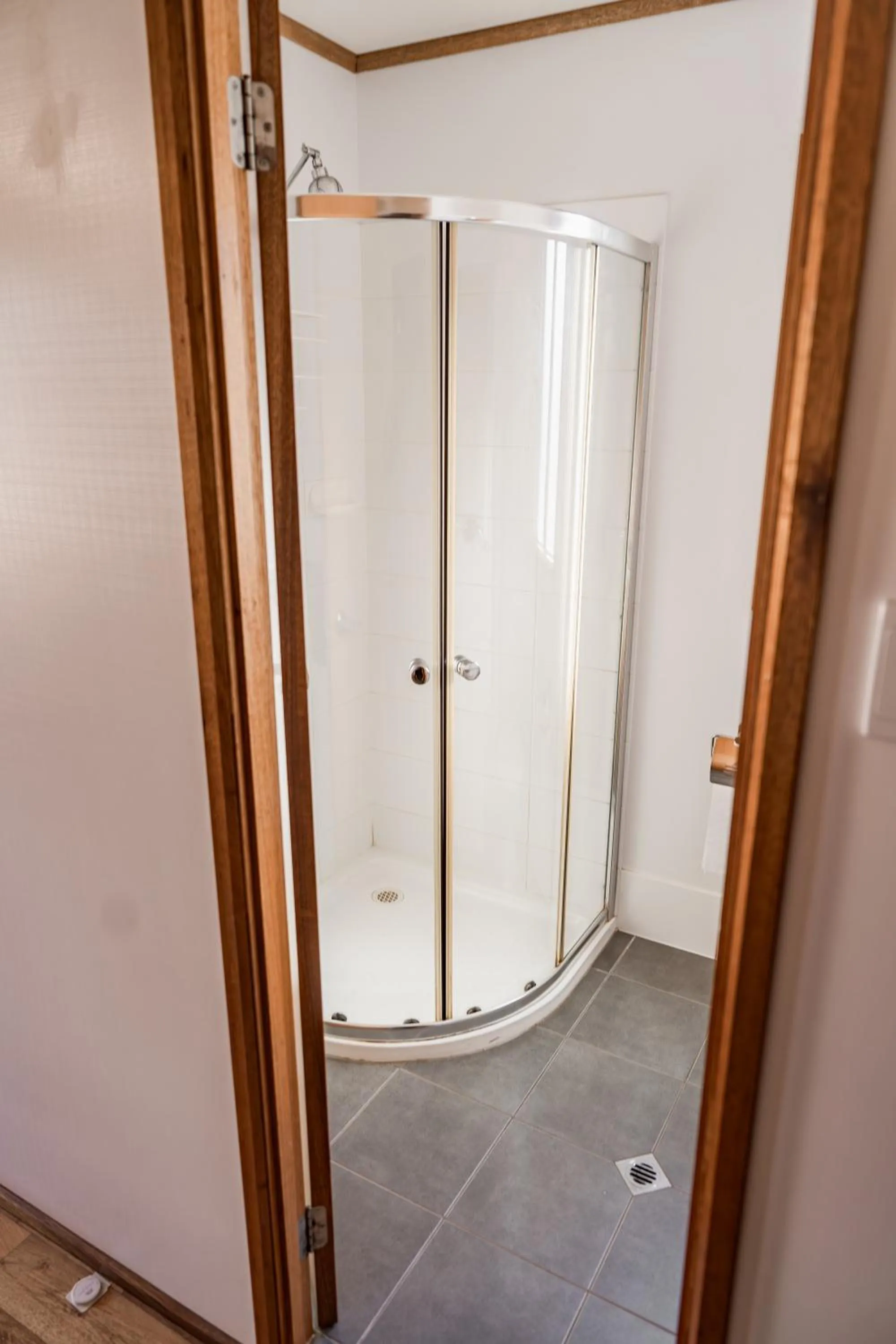 Bathroom in The Sundowner Cabin & Tourist Park