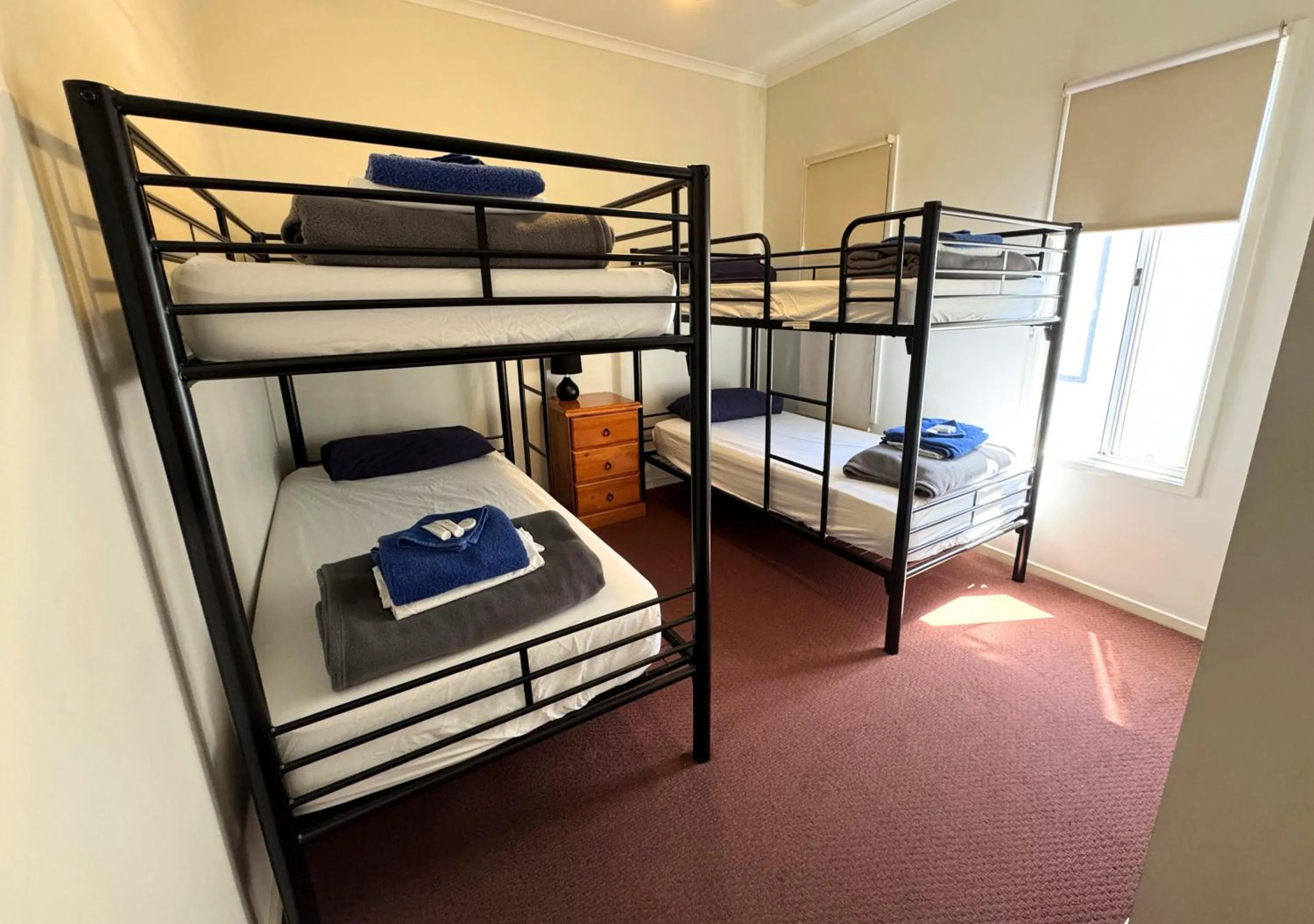 bunk bed, Bed in The Sundowner Cabin & Tourist Park