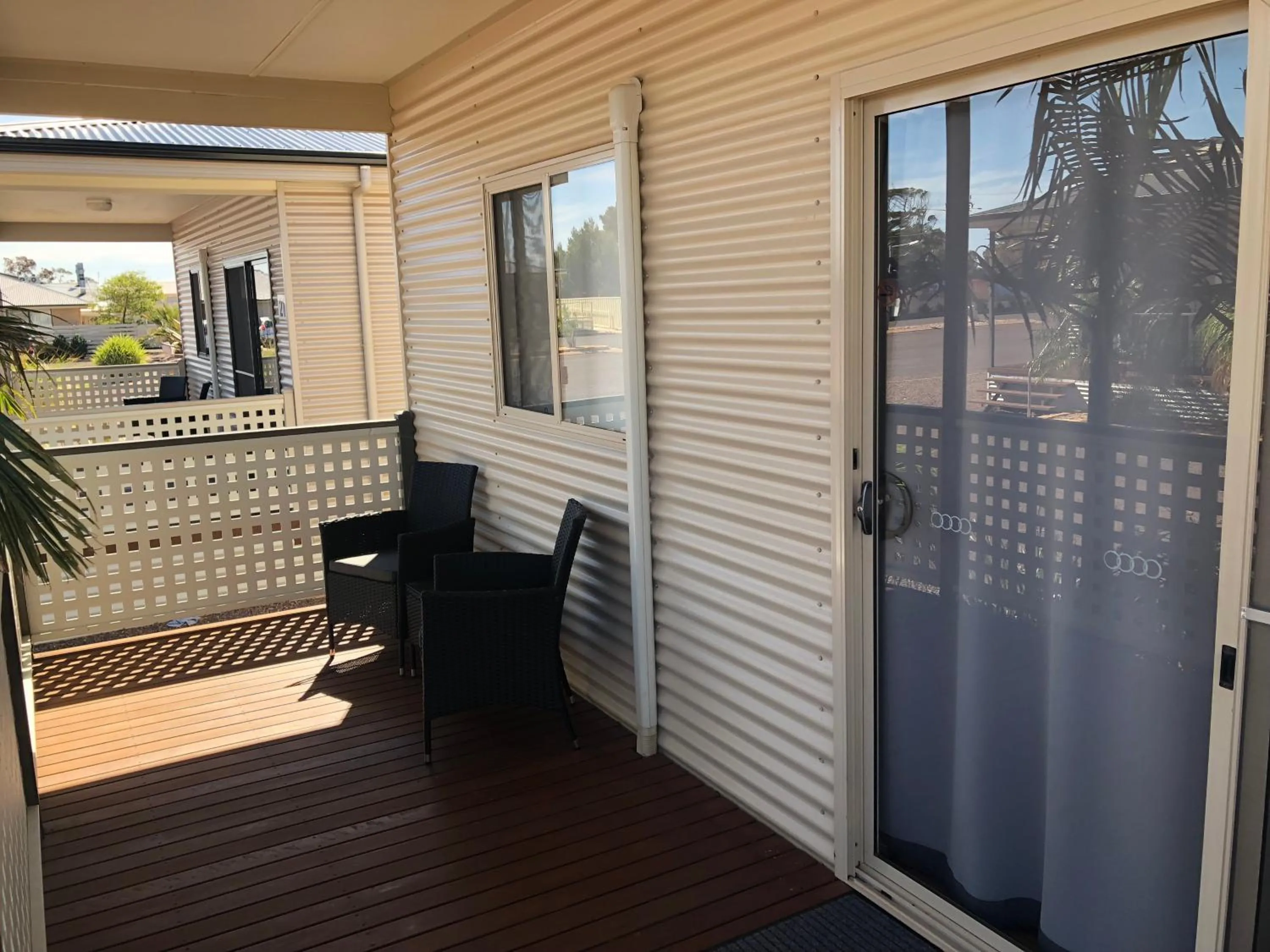 Patio in The Sundowner Cabin & Tourist Park