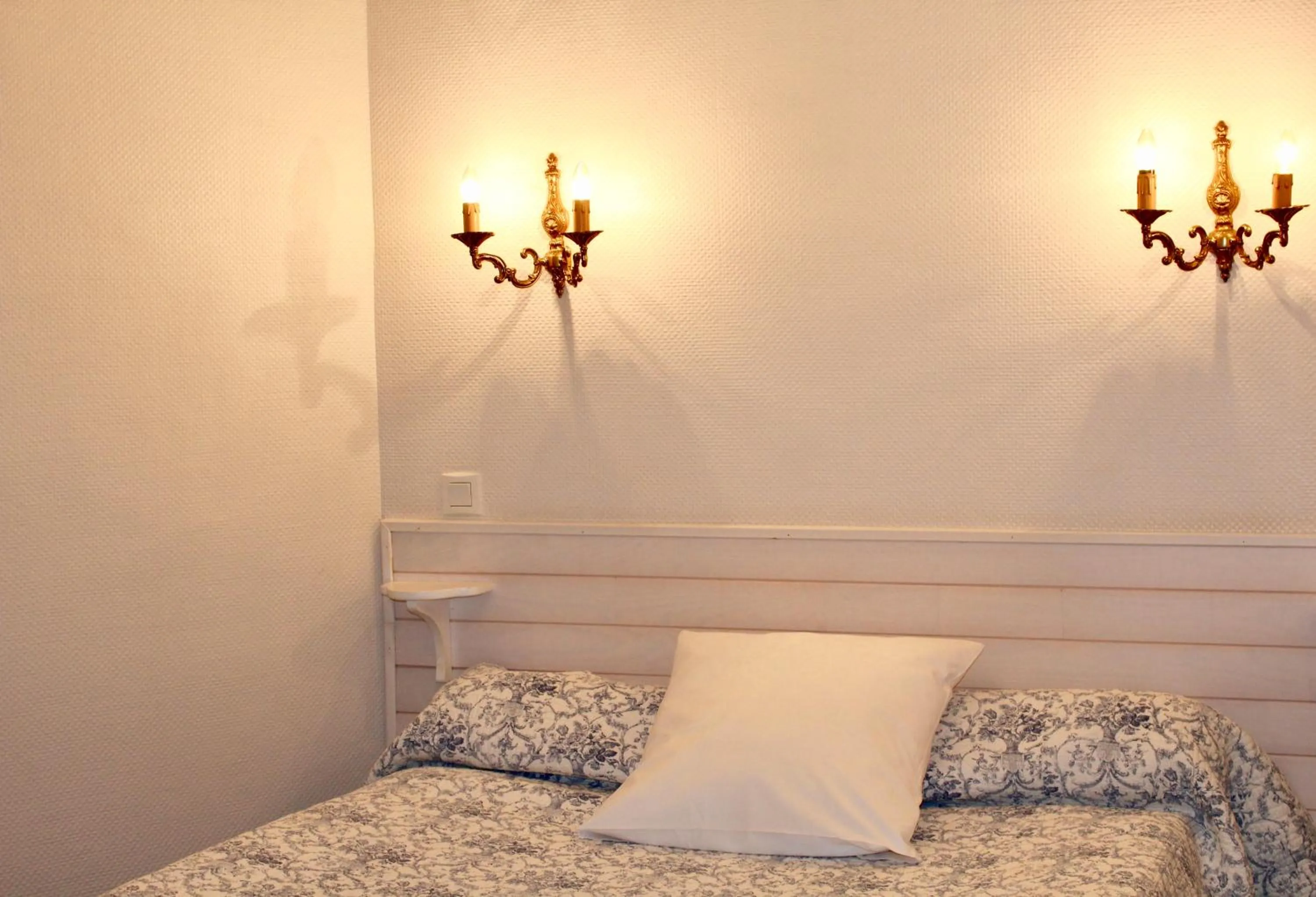 Bedroom, Bed in Hôtel Sainte Marie