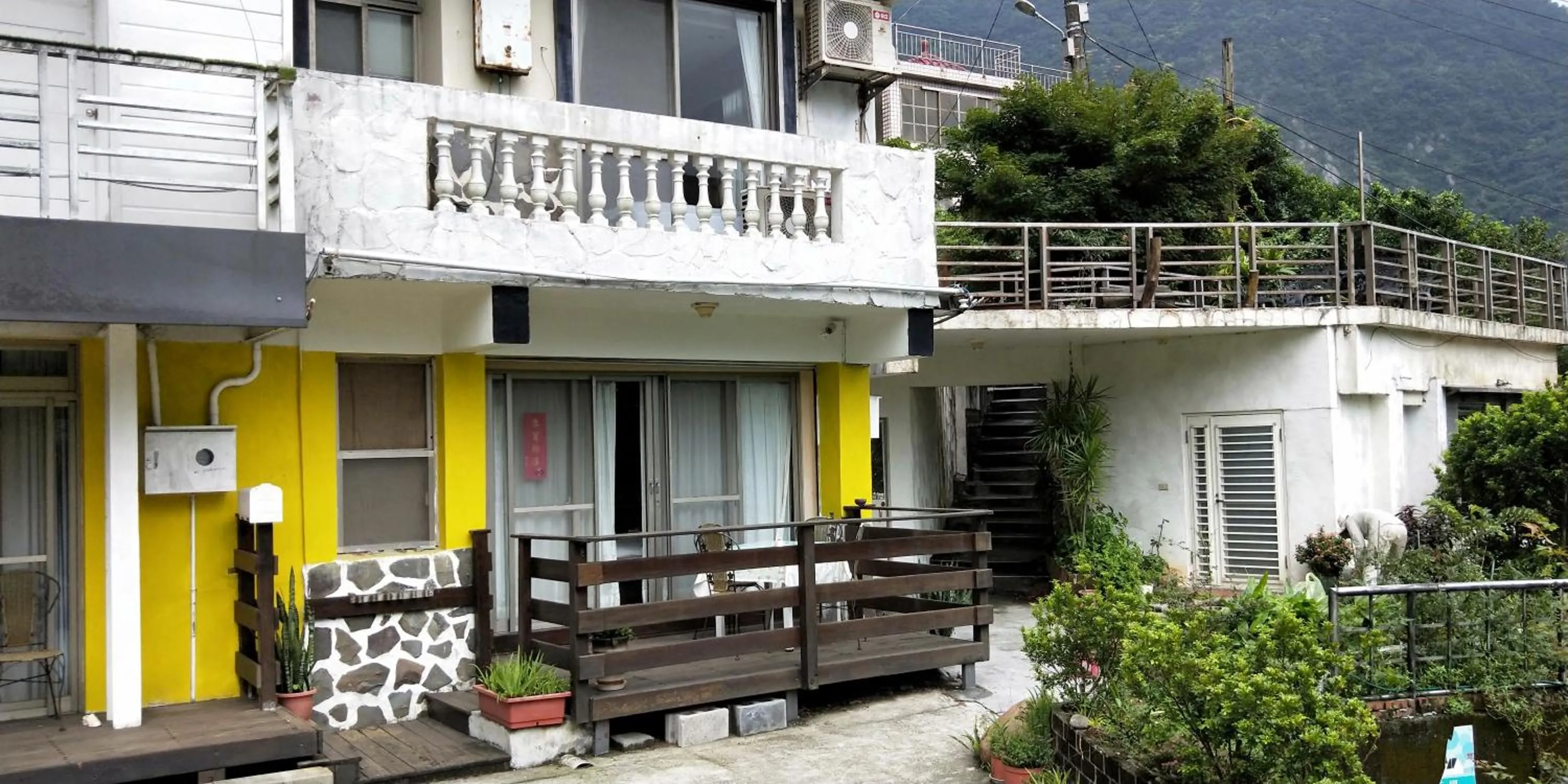 Facade/entrance in Levite Villa