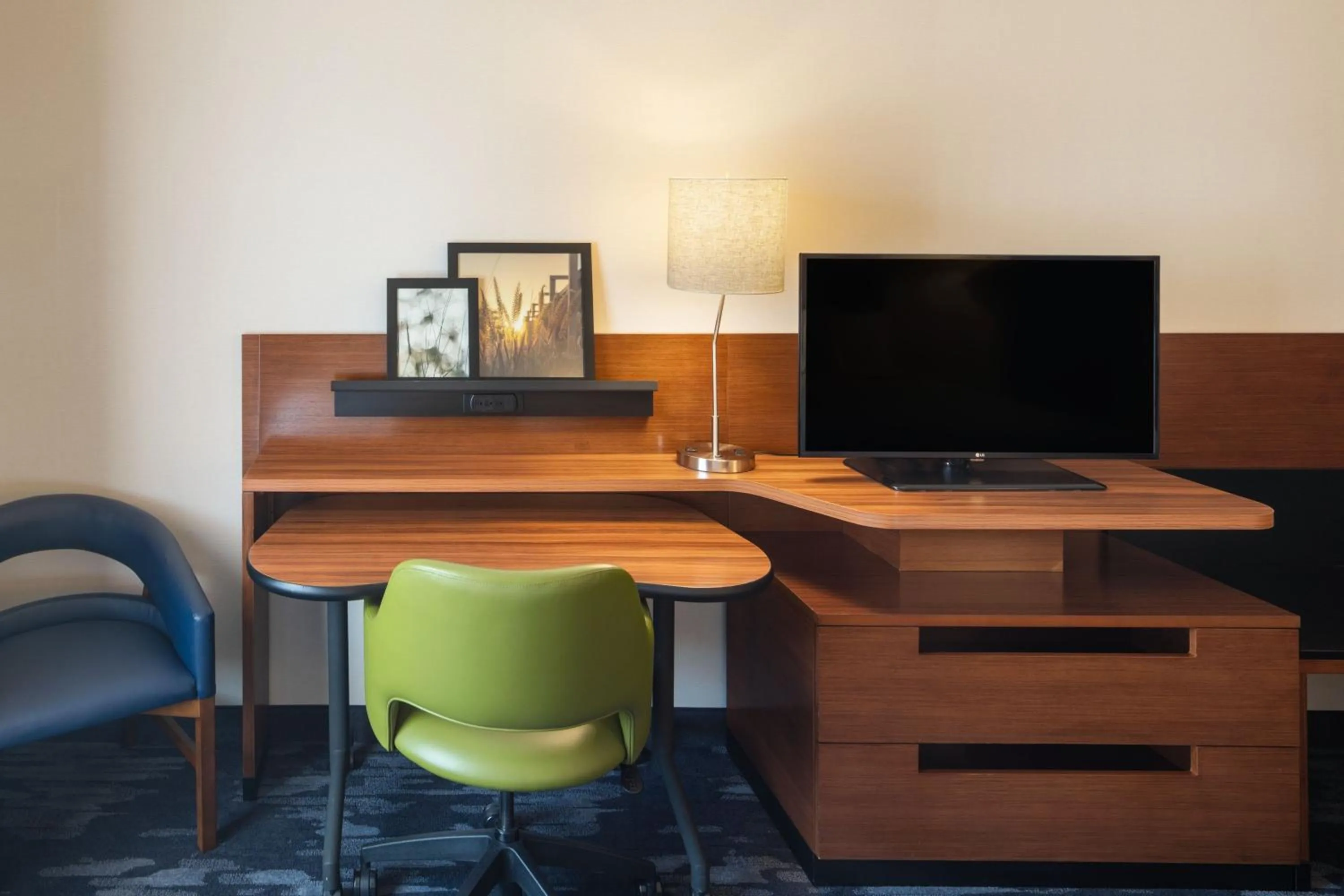 Photo of the whole room in Fairfield Inn & Suites by Marriott Chillicothe