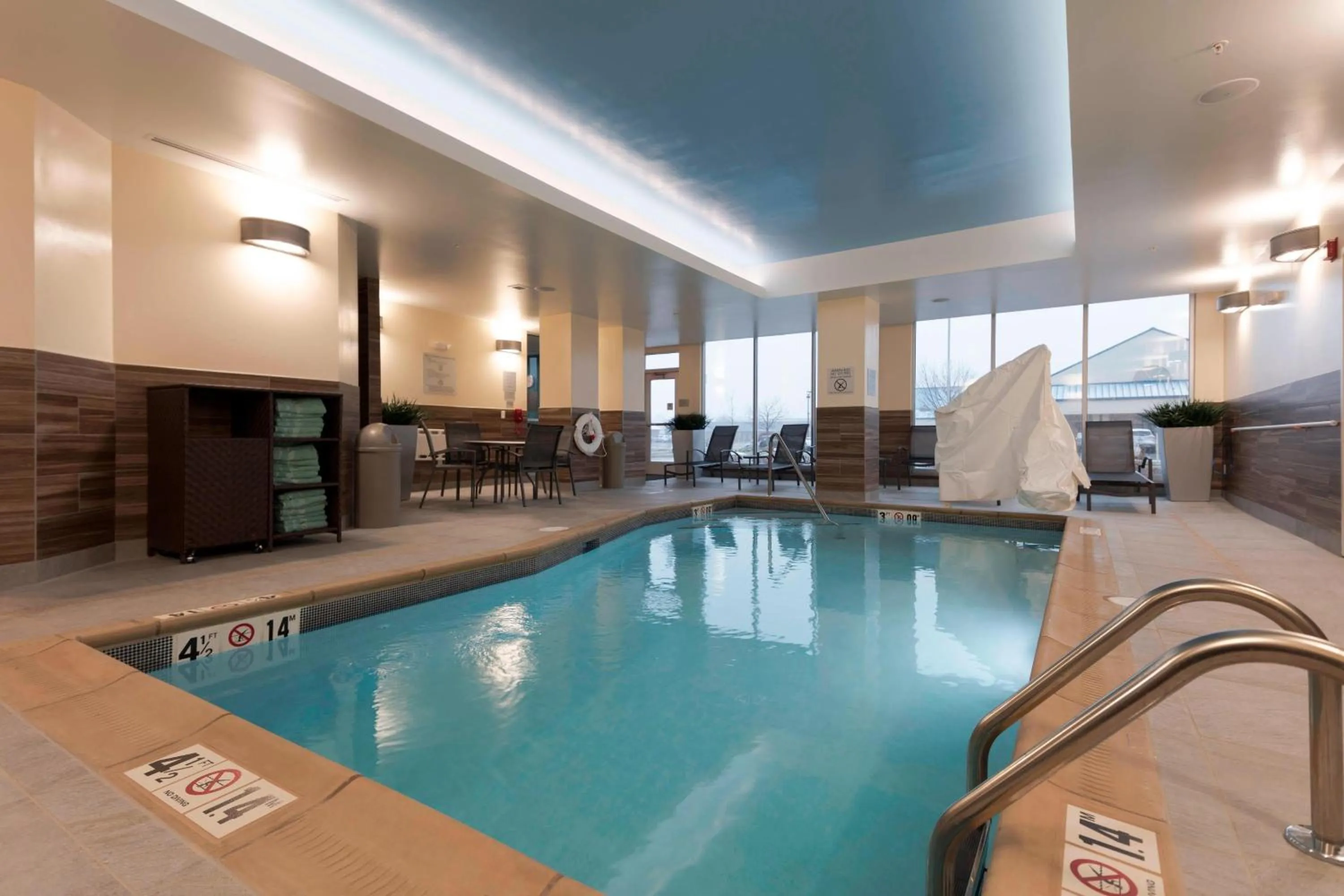 Swimming pool in Fairfield Inn & Suites by Marriott Chillicothe