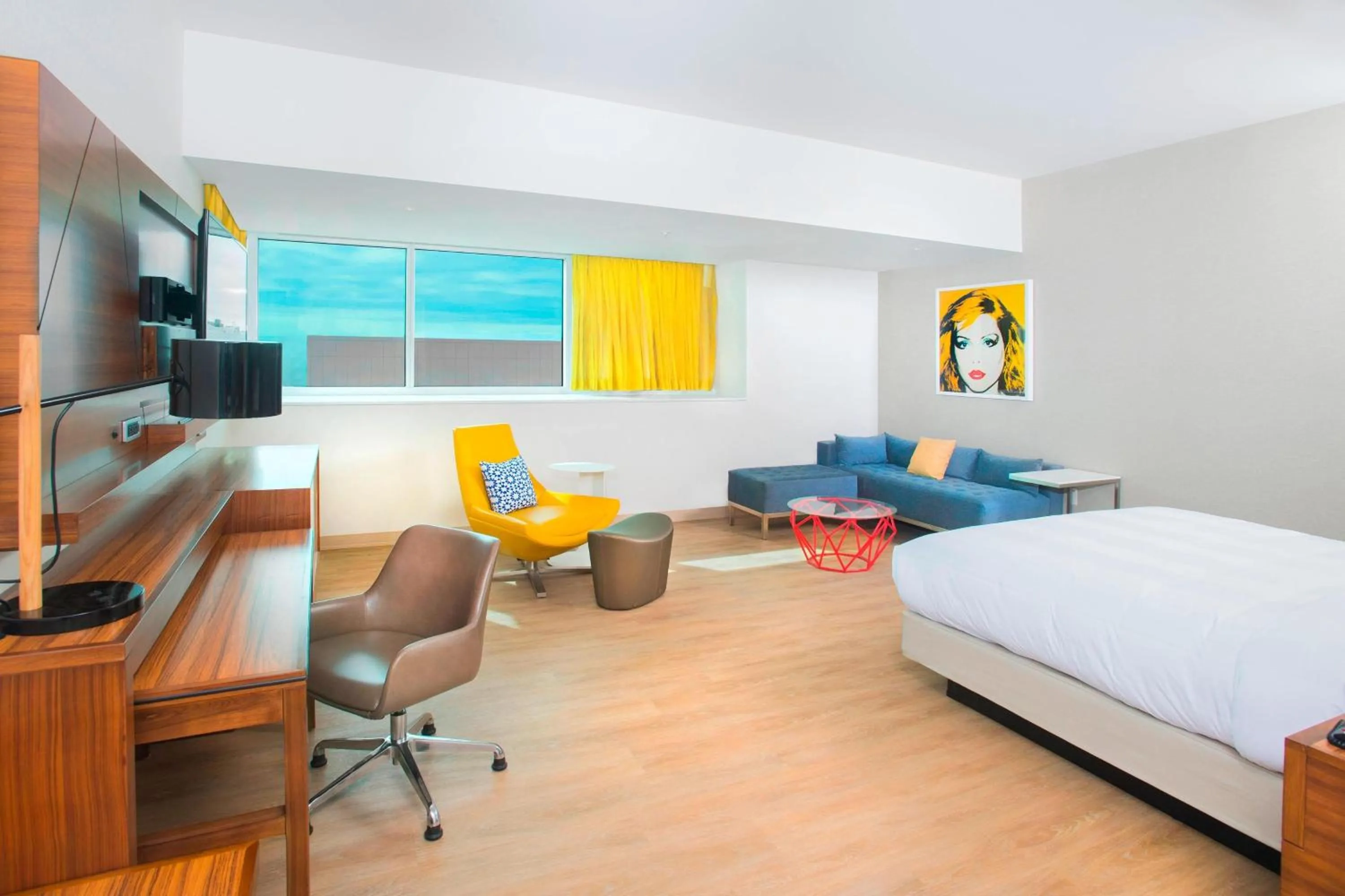 Photo of the whole room, Bed in Courtyard by Marriott Santa Monica