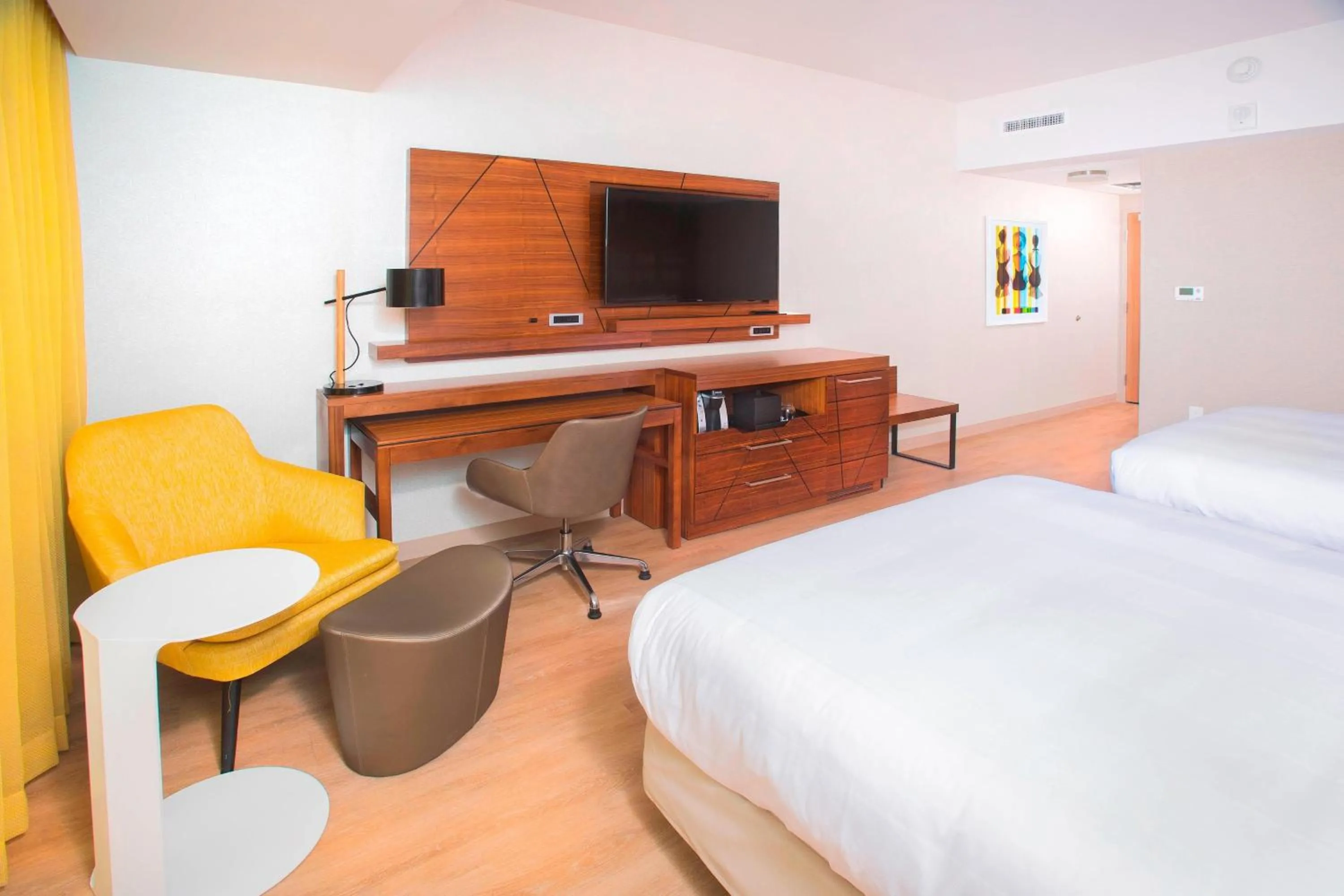 Photo of the whole room, Bed in Courtyard by Marriott Santa Monica