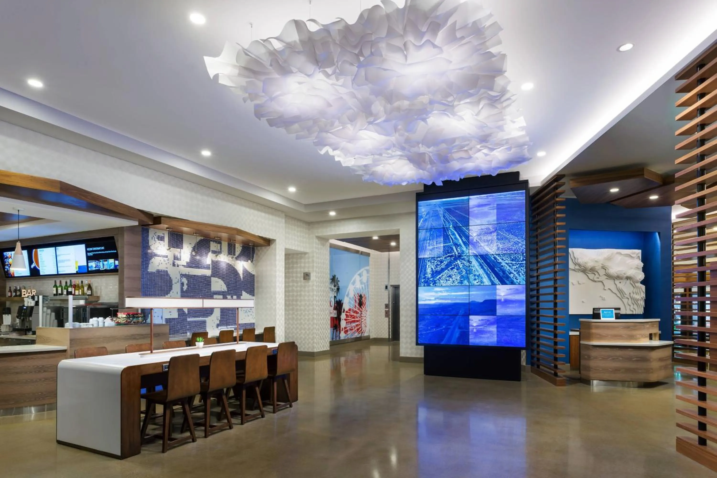 Lobby or reception in Courtyard by Marriott Santa Monica
