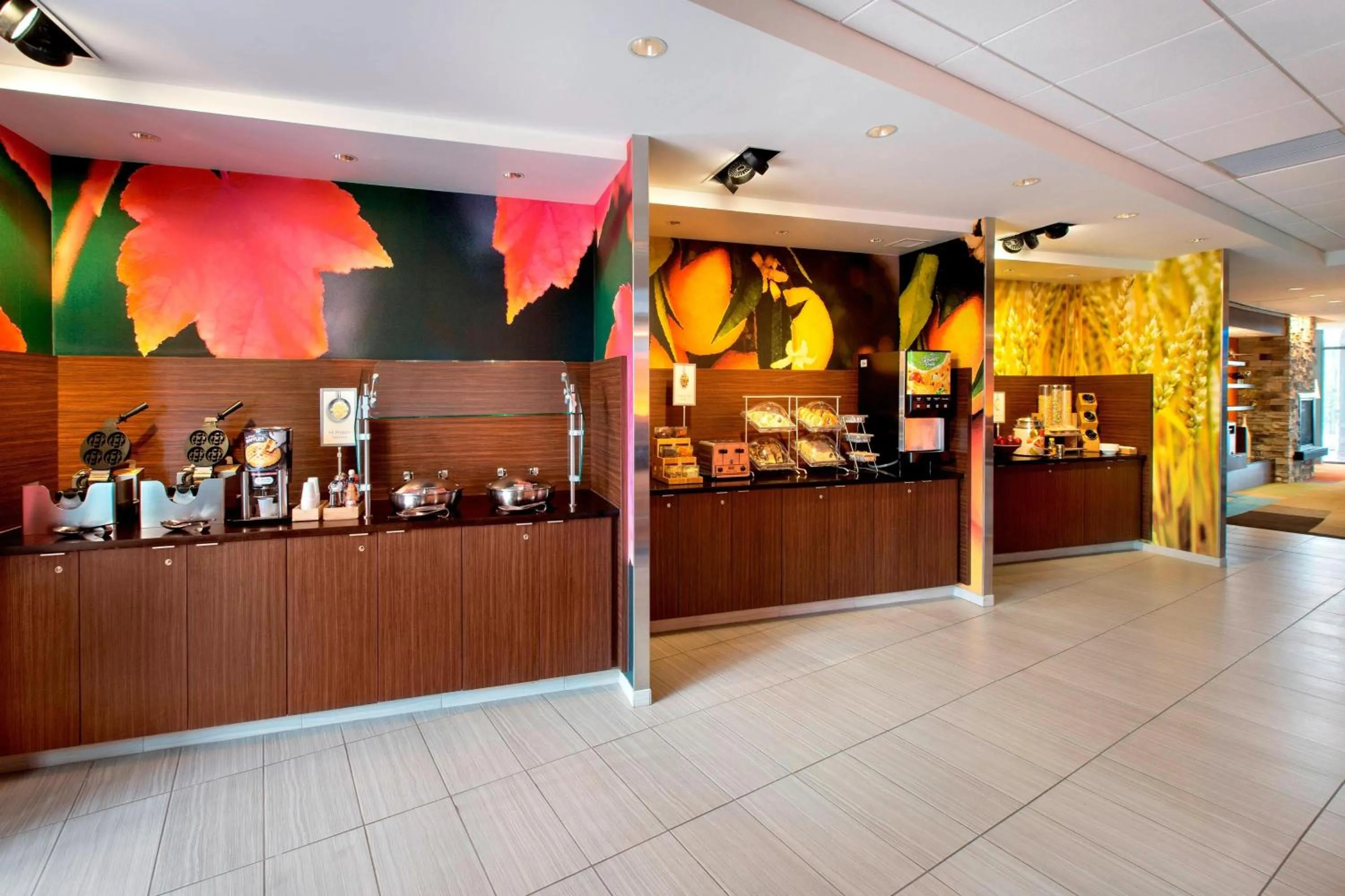 Breakfast in Fairfield Inn & Suites by Marriott Syracuse Carrier Circle