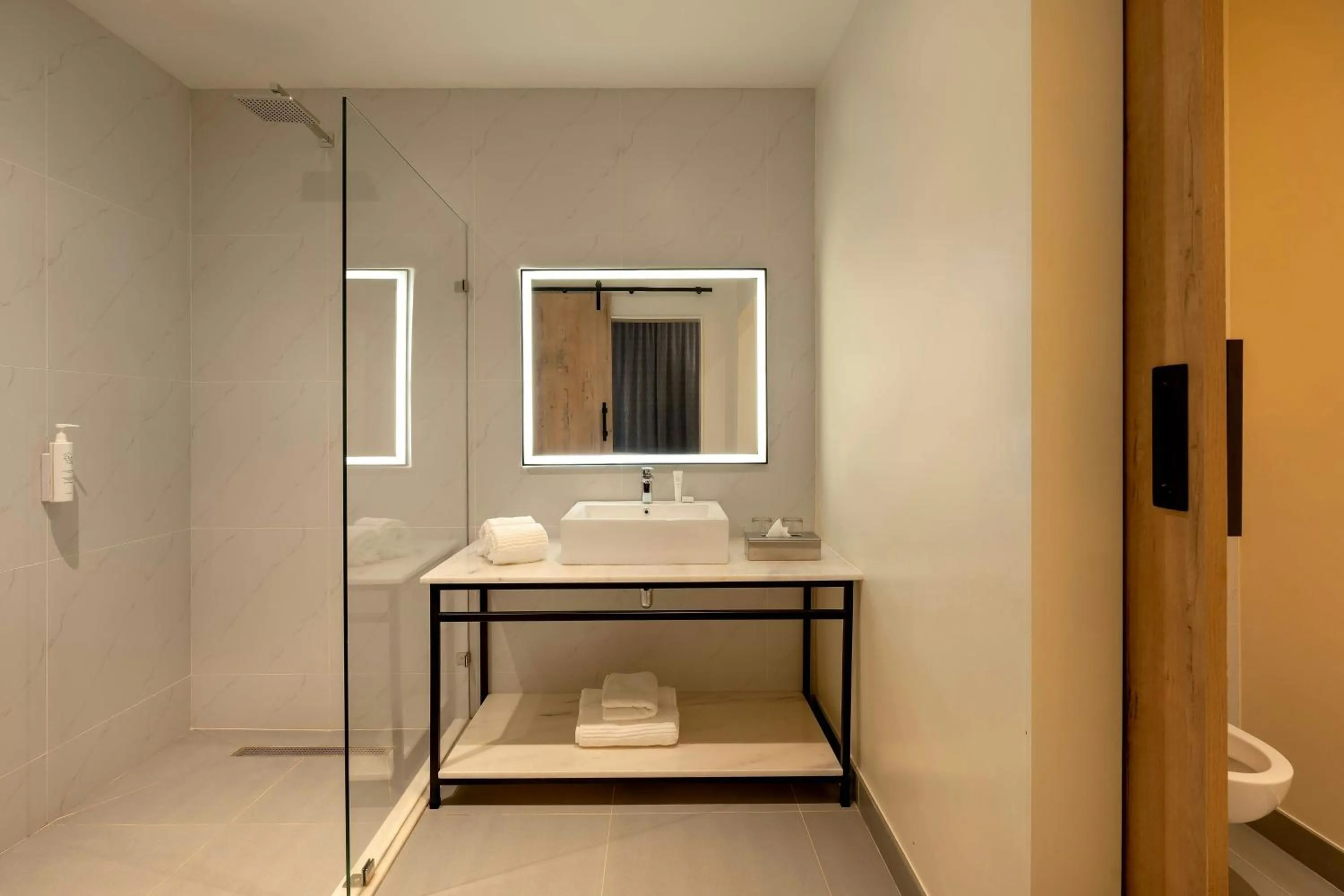 Bathroom, Bed in Protea Hotel by Marriott Ndola