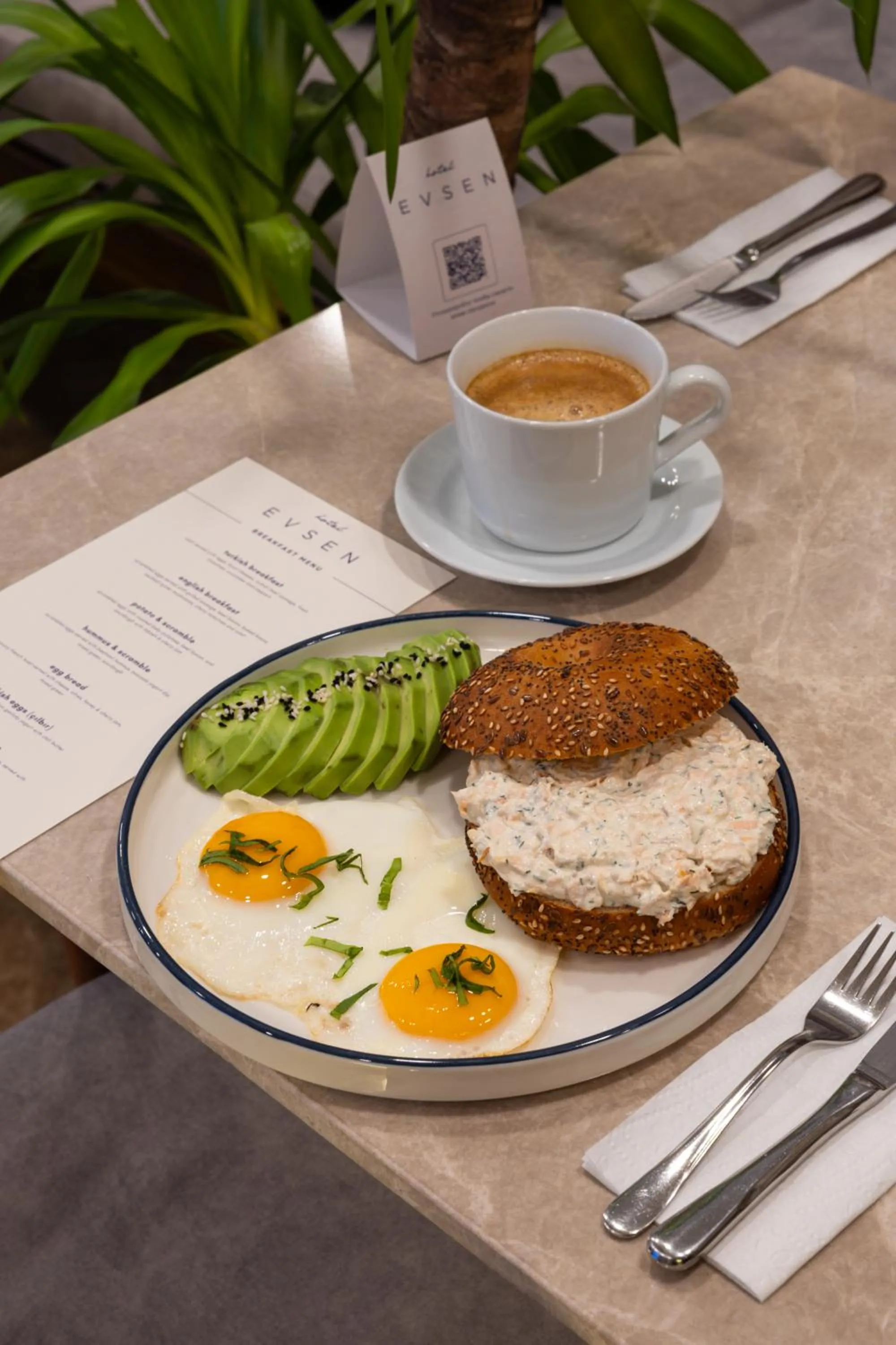 Restaurant/places to eat in Hotel Evsen