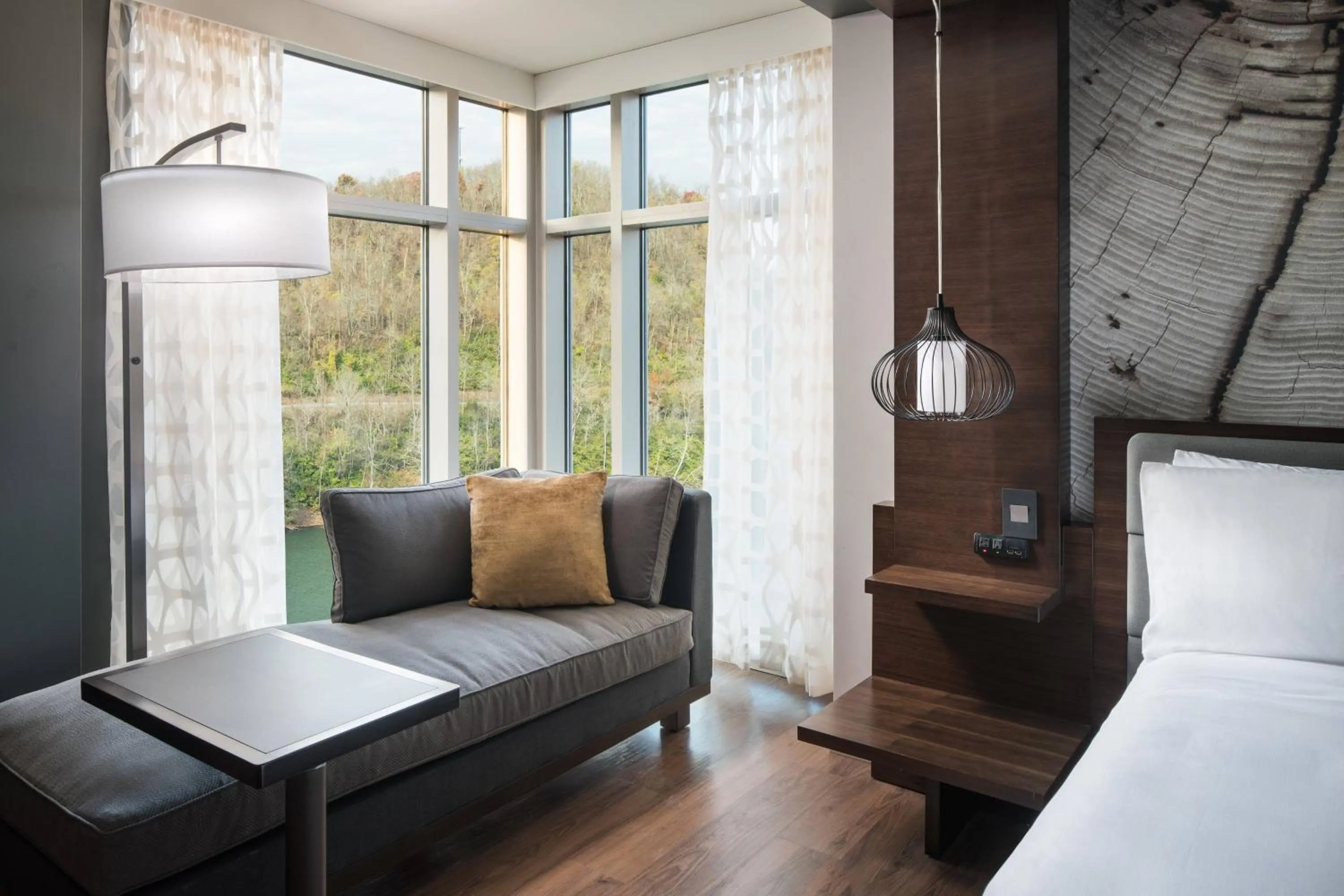 Photo of the whole room, Bed in Morgantown Marriott at Waterfront Place