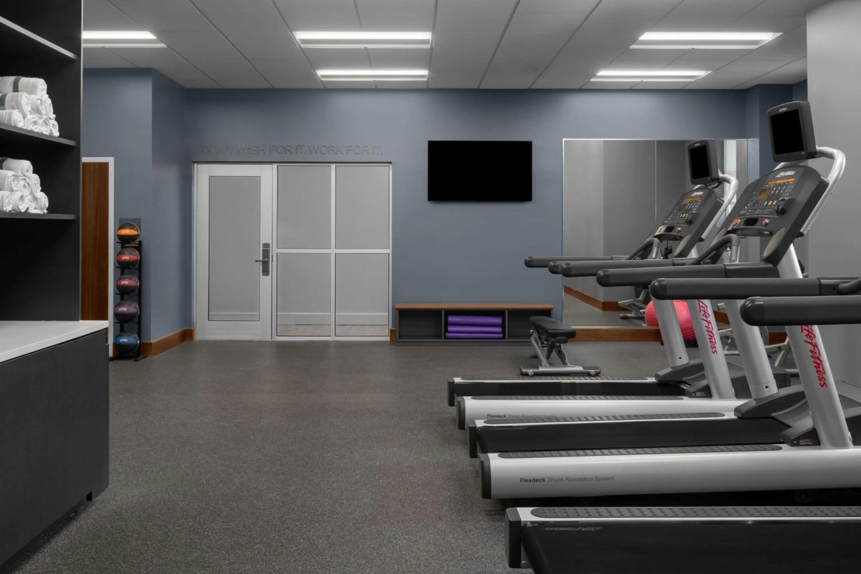 Fitness centre/facilities in Fairfield Inn & Suites by Marriott Savannah Downtown Historic District