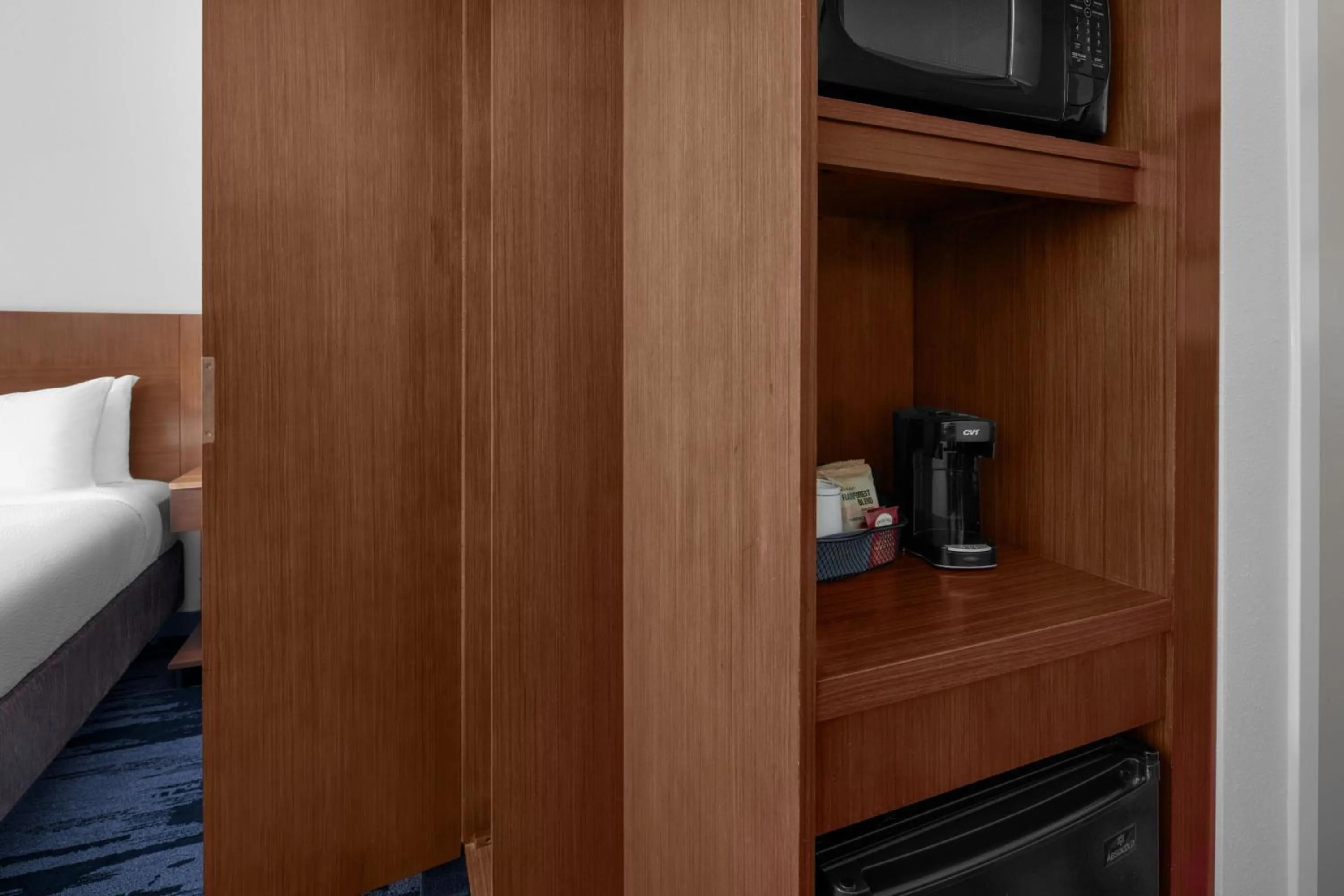 Photo of the whole room, Bed in Fairfield Inn & Suites by Marriott Savannah Downtown Historic District