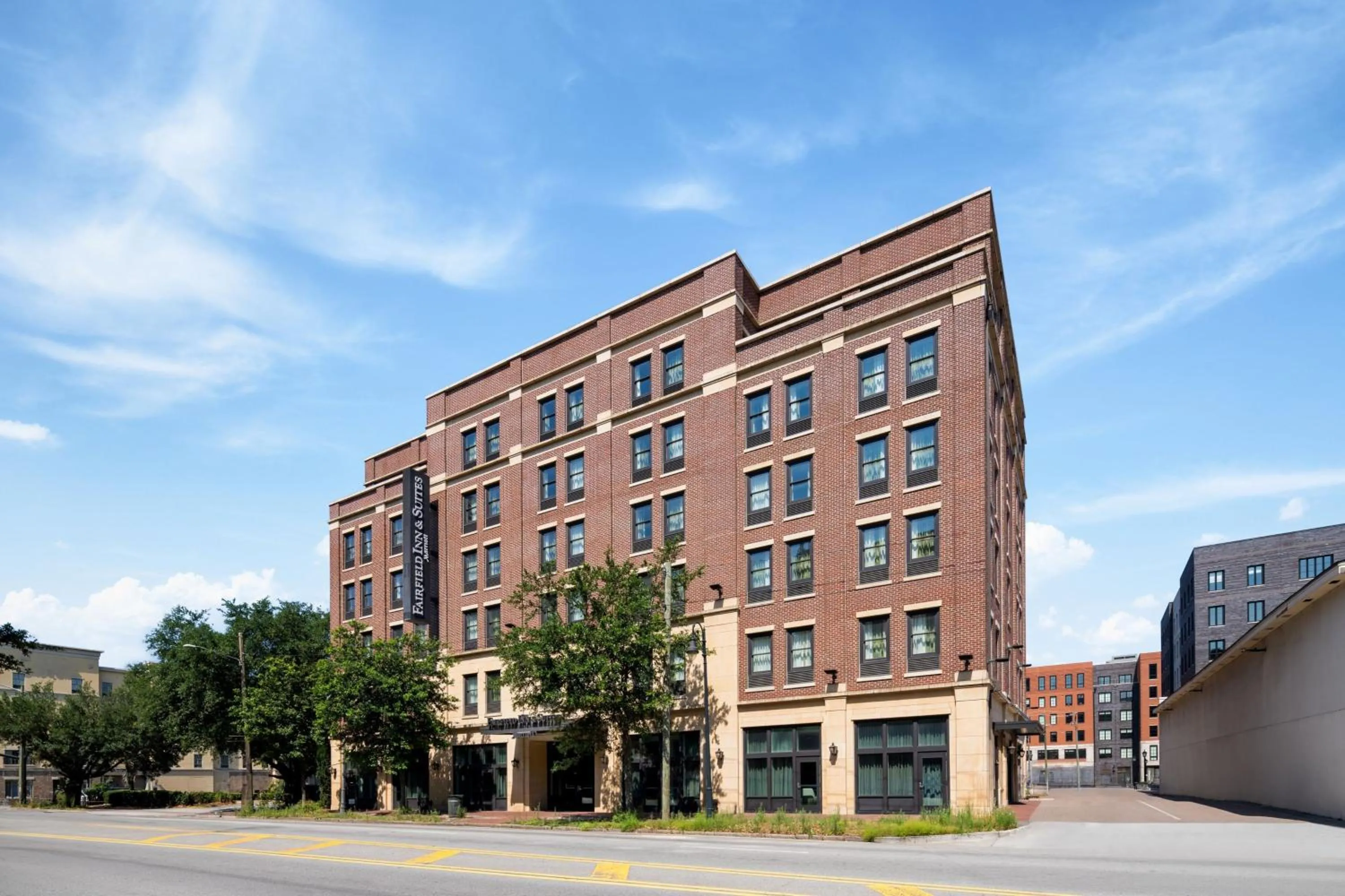 Property building in Fairfield Inn & Suites by Marriott Savannah Downtown Historic District