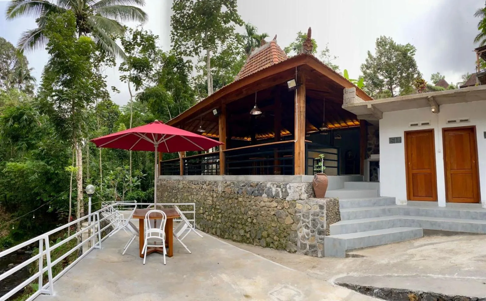 Property building in Kampoeng Joglo Ijen