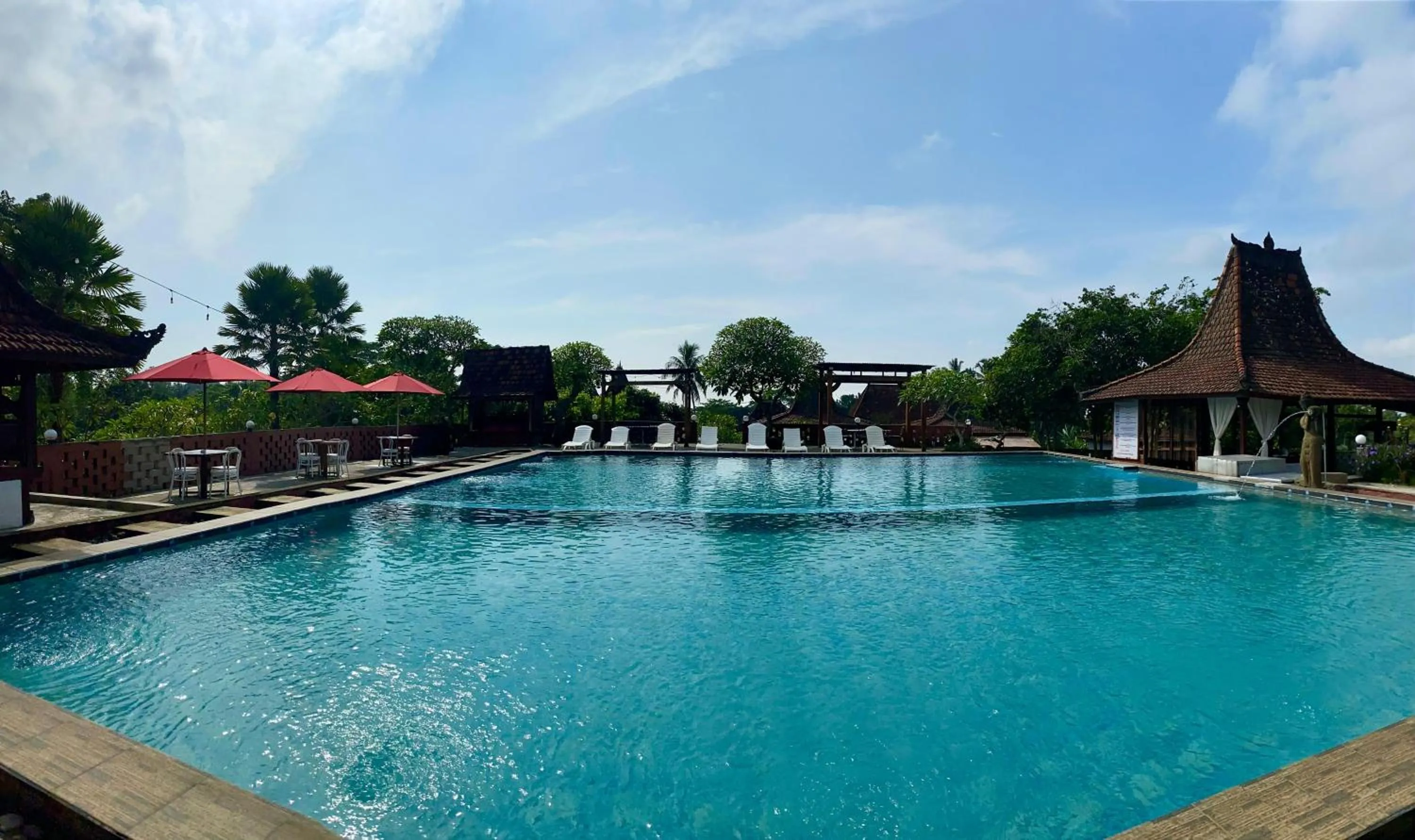 Swimming pool in Kampoeng Joglo Ijen