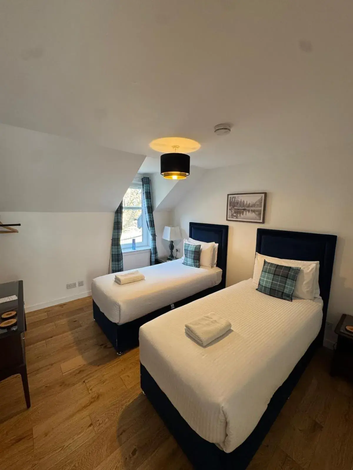 Twin Room with Private Bathroom in Crannach House bed and breakfast and self catering apartments Twin Room with Private Bathroom in Crannach House bed and breakfast and self catering apartments