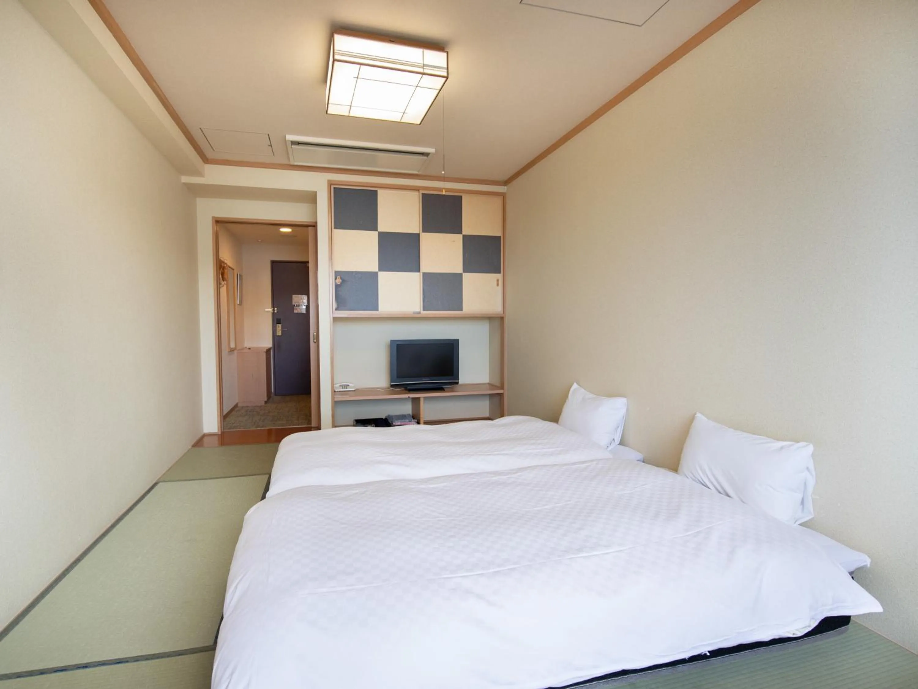 Photo of the whole room, Bed in Fuji Matsuzono Hotel