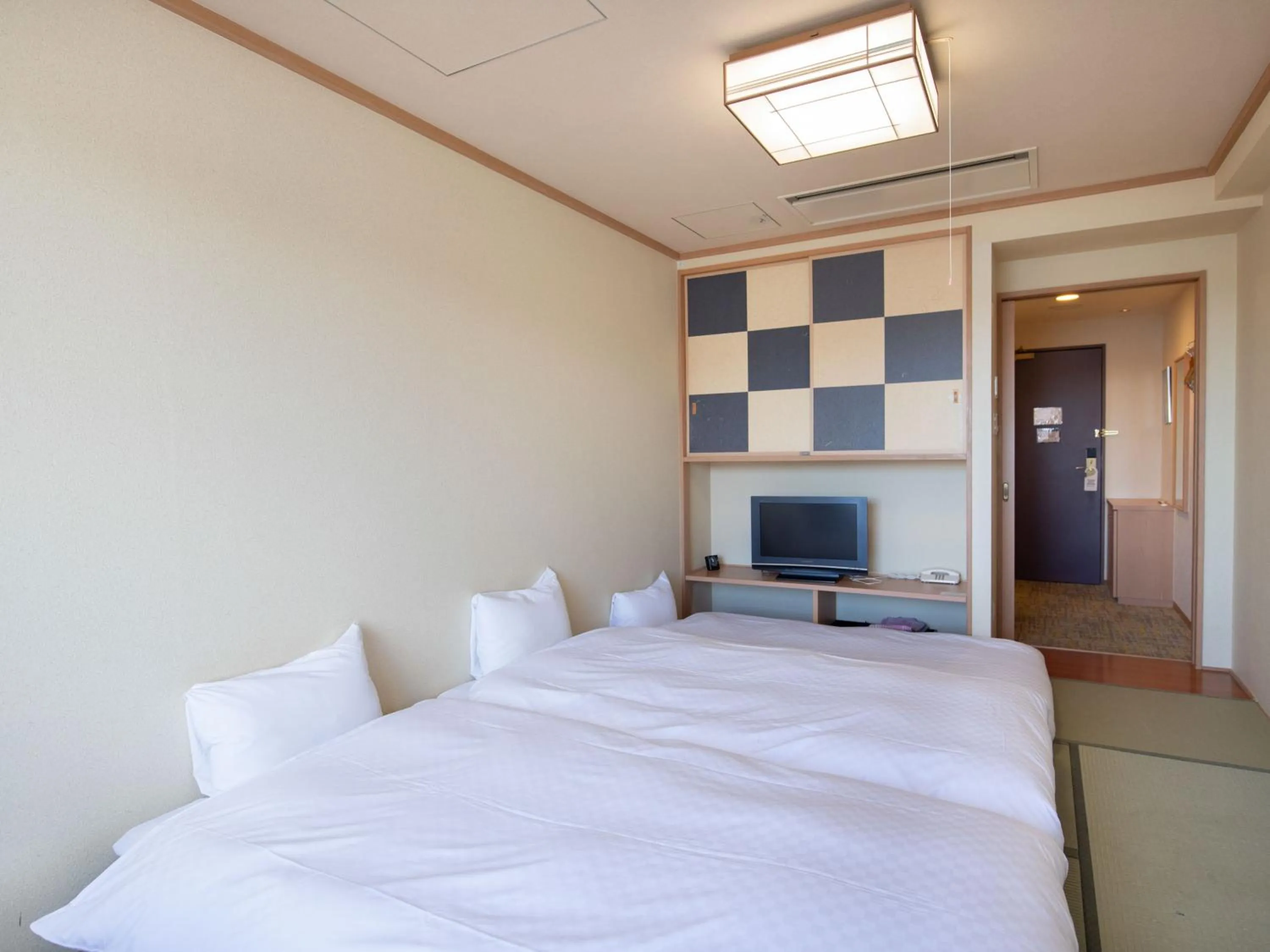 Photo of the whole room, Bed in Fuji Matsuzono Hotel