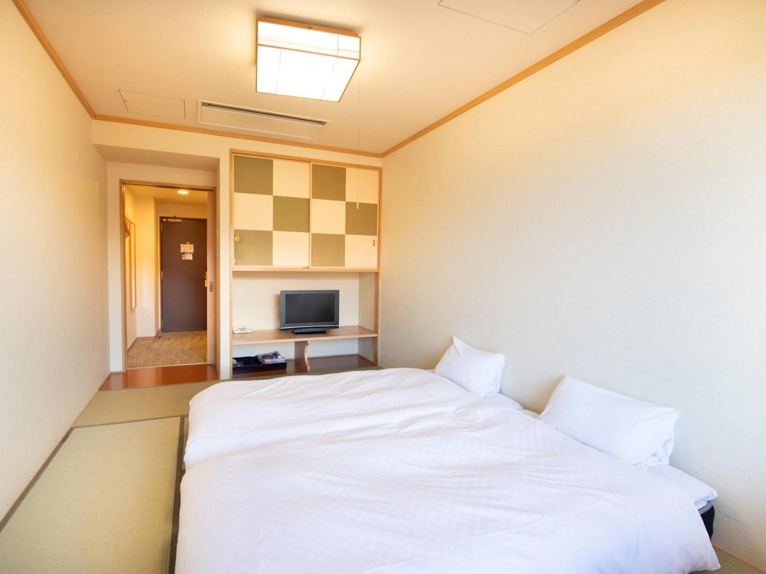 Photo of the whole room, Bed in Fuji Matsuzono Hotel