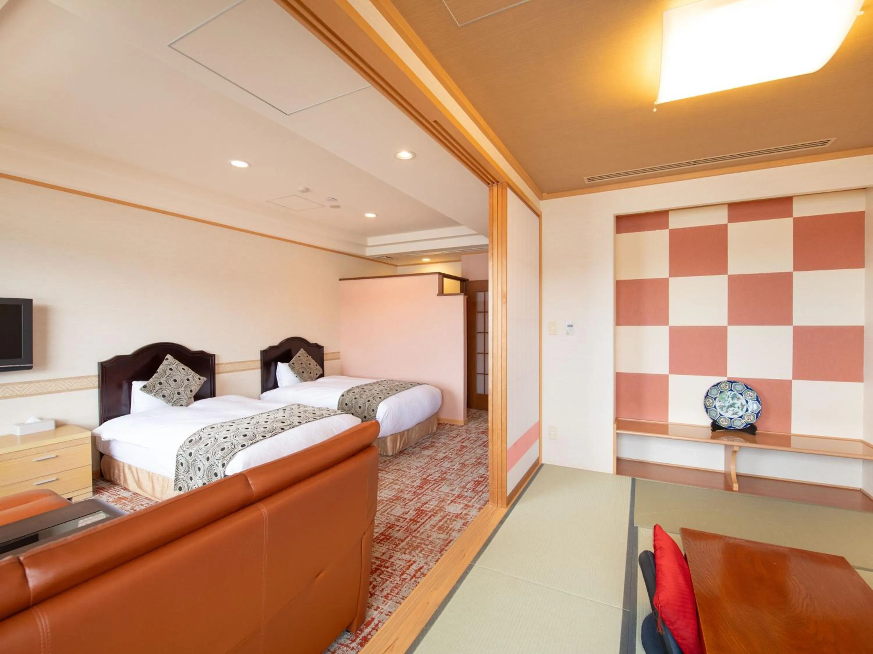 Photo of the whole room, Bed in Fuji Matsuzono Hotel